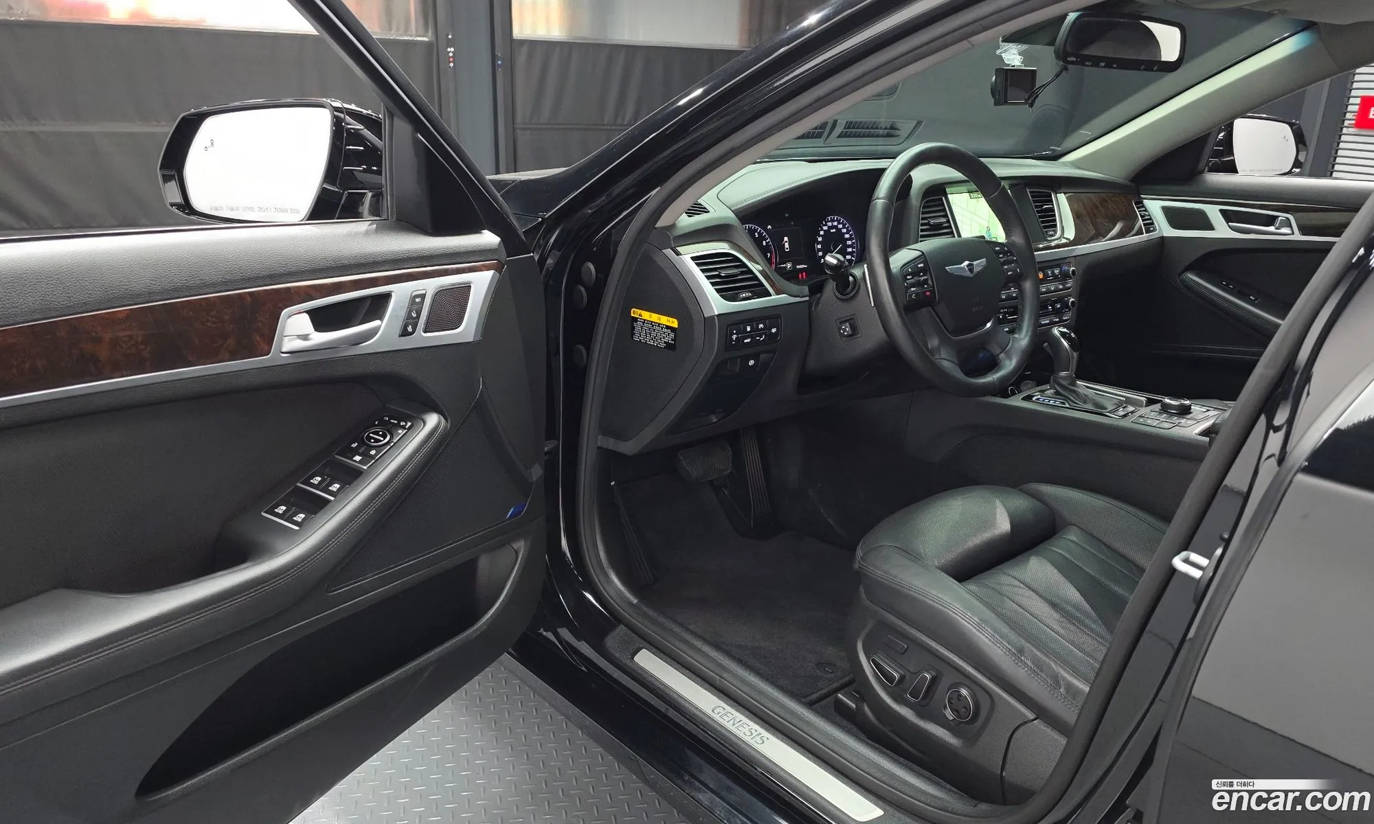 Hyundai Genesis DH 2016 — 18