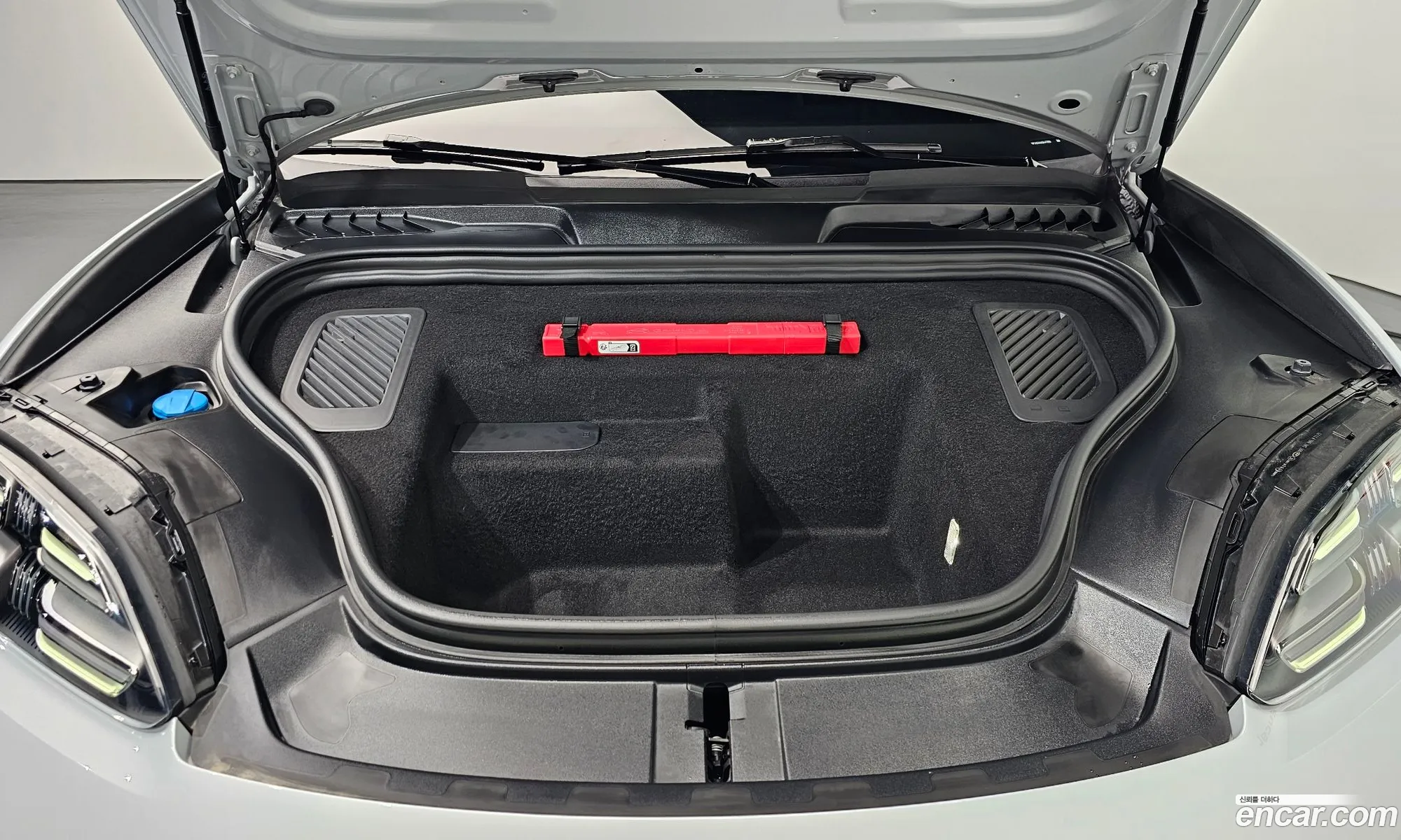 Porsche Macan EV 2025 WP1ADXASL075692 — 15