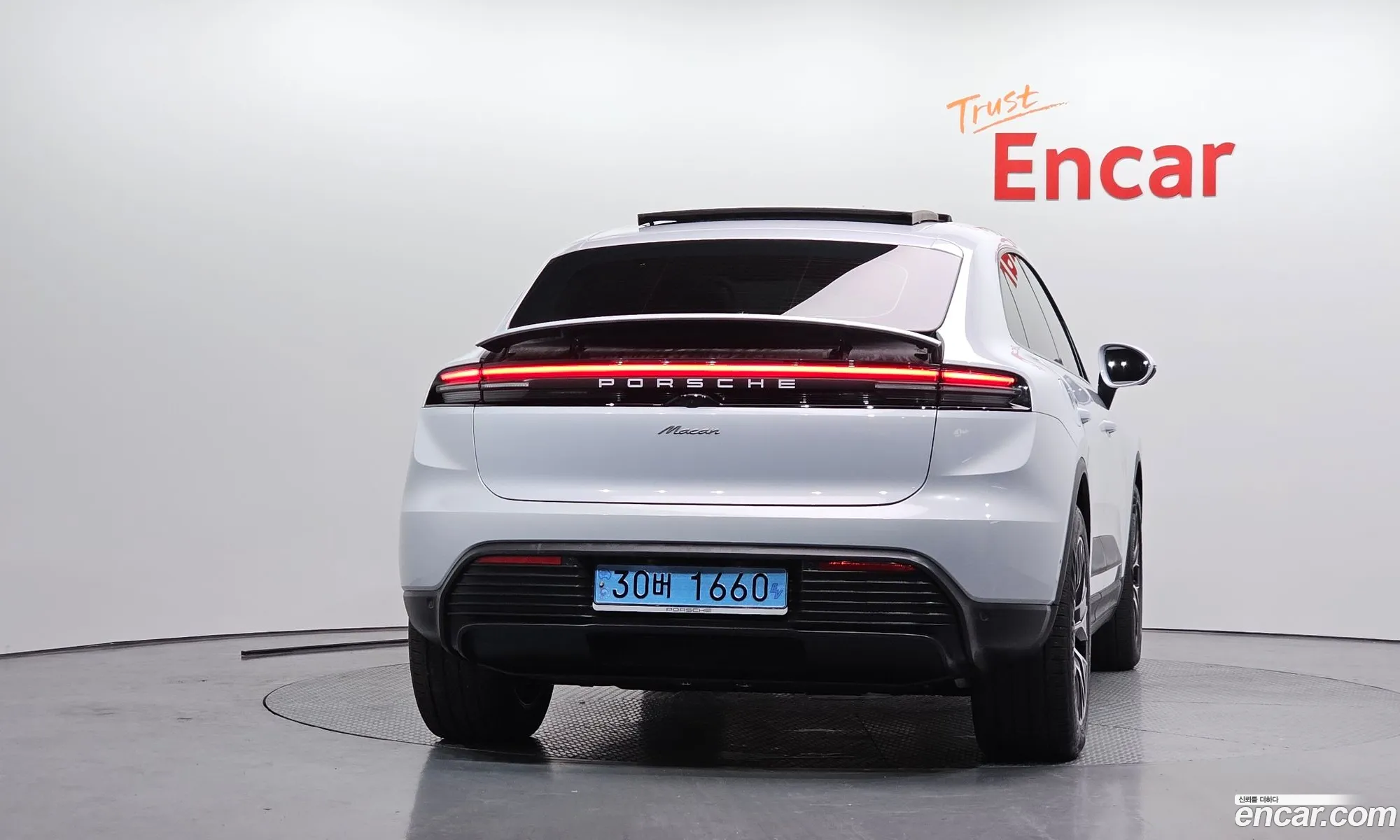 Porsche Macan EV 2025 WP1ADXASL075692 — 10