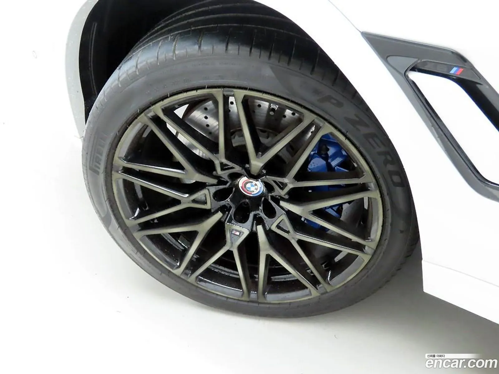 BMW X6 M 2023 — 11