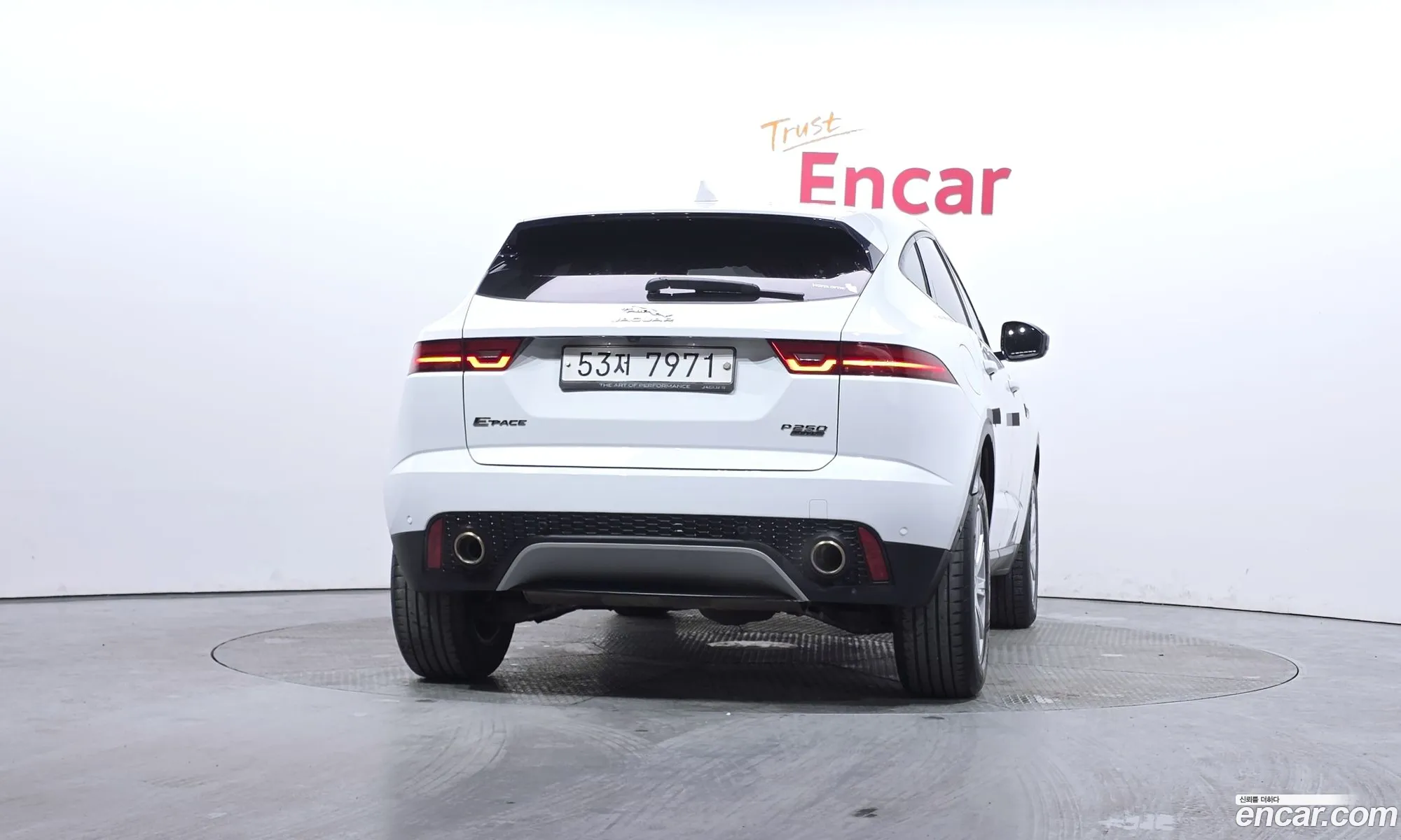 Jaguar E-Pace 2018 SADFA2BX2J1Z26588 — 2