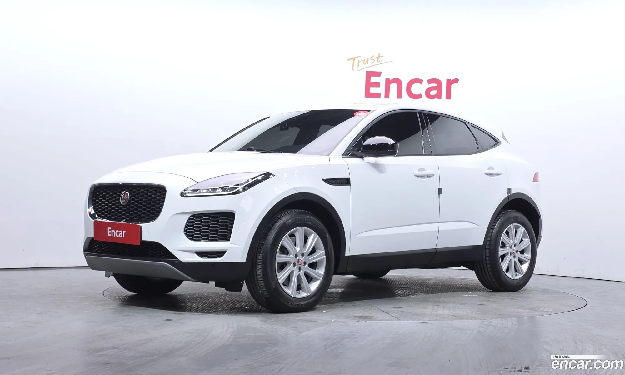 Jaguar E-Pace 2018 SADFA2BX2J1Z26588 — 19
