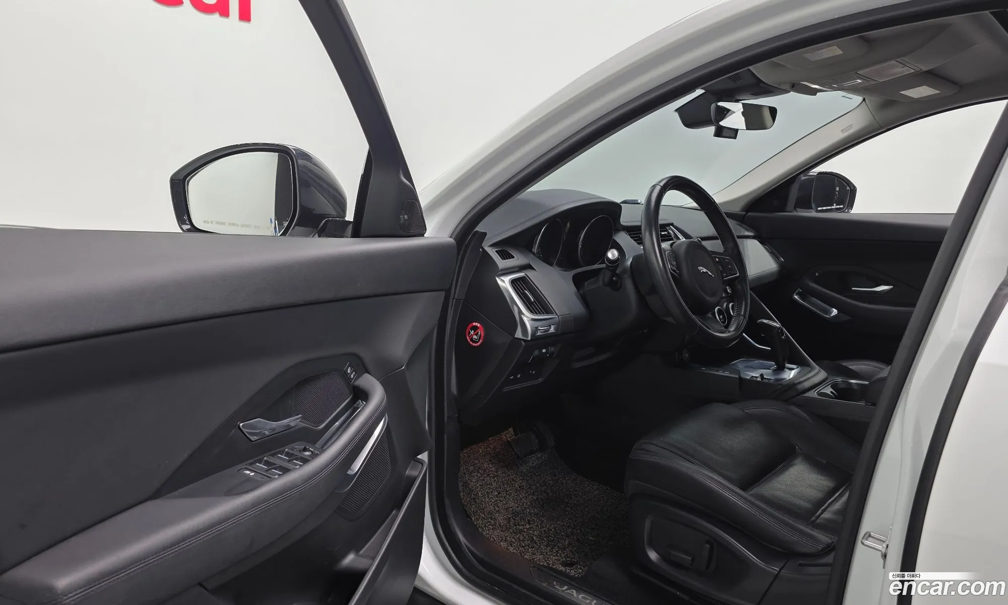 Jaguar E-Pace 2018 SADFA2BX2J1Z26588 — 12