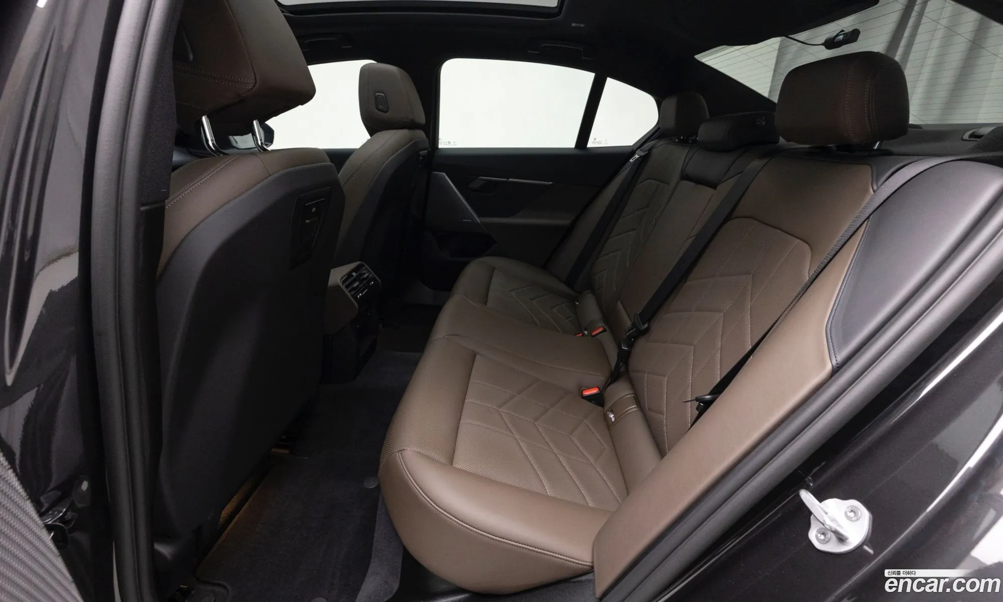 BMW 5 Series 2025 — 17
