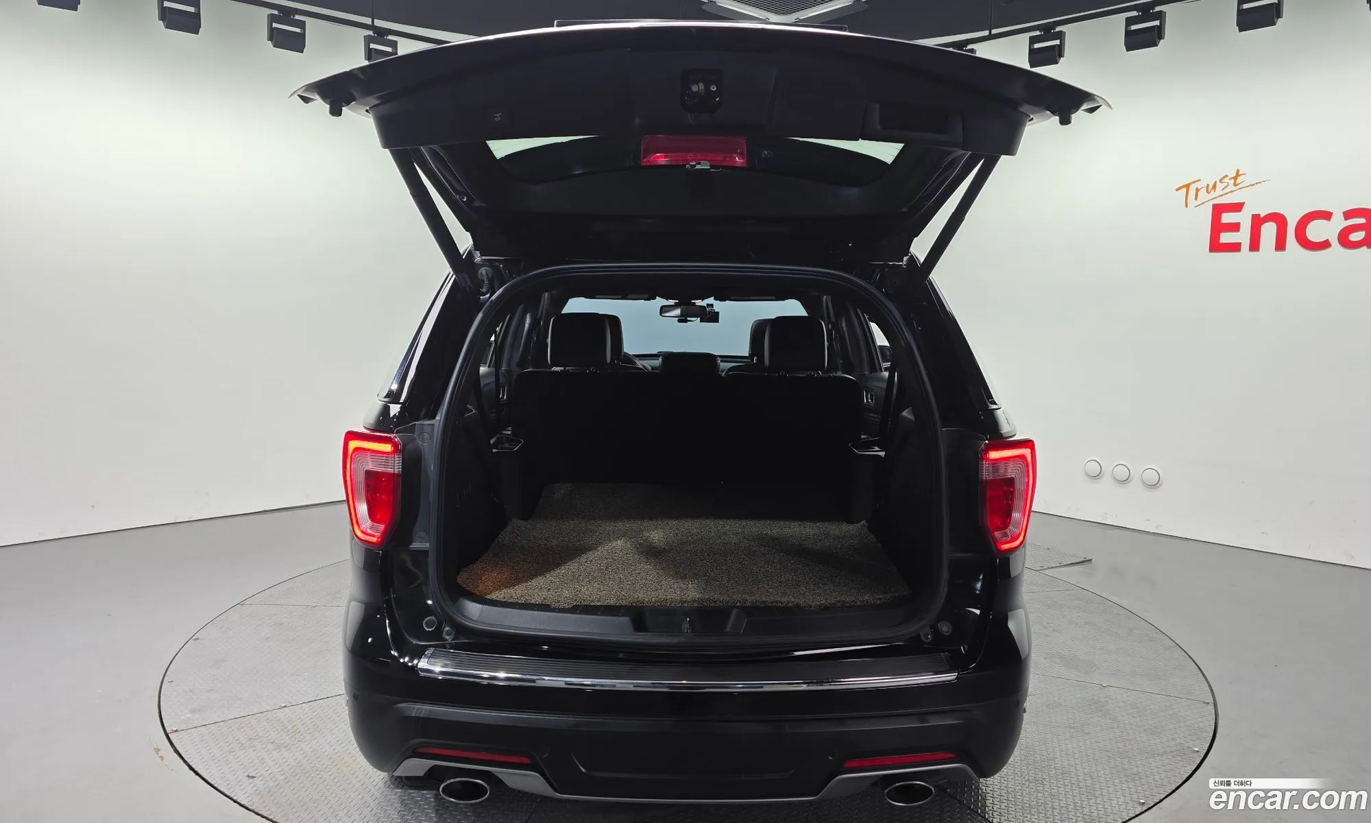 Ford Explorer 2018 1FM5K8FH6JGA09205 — 5