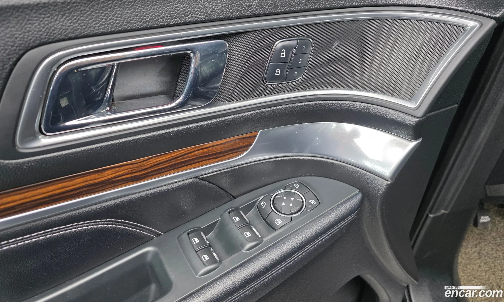 Ford Explorer 2018 1FM5K8FH6JGA09205 — 20