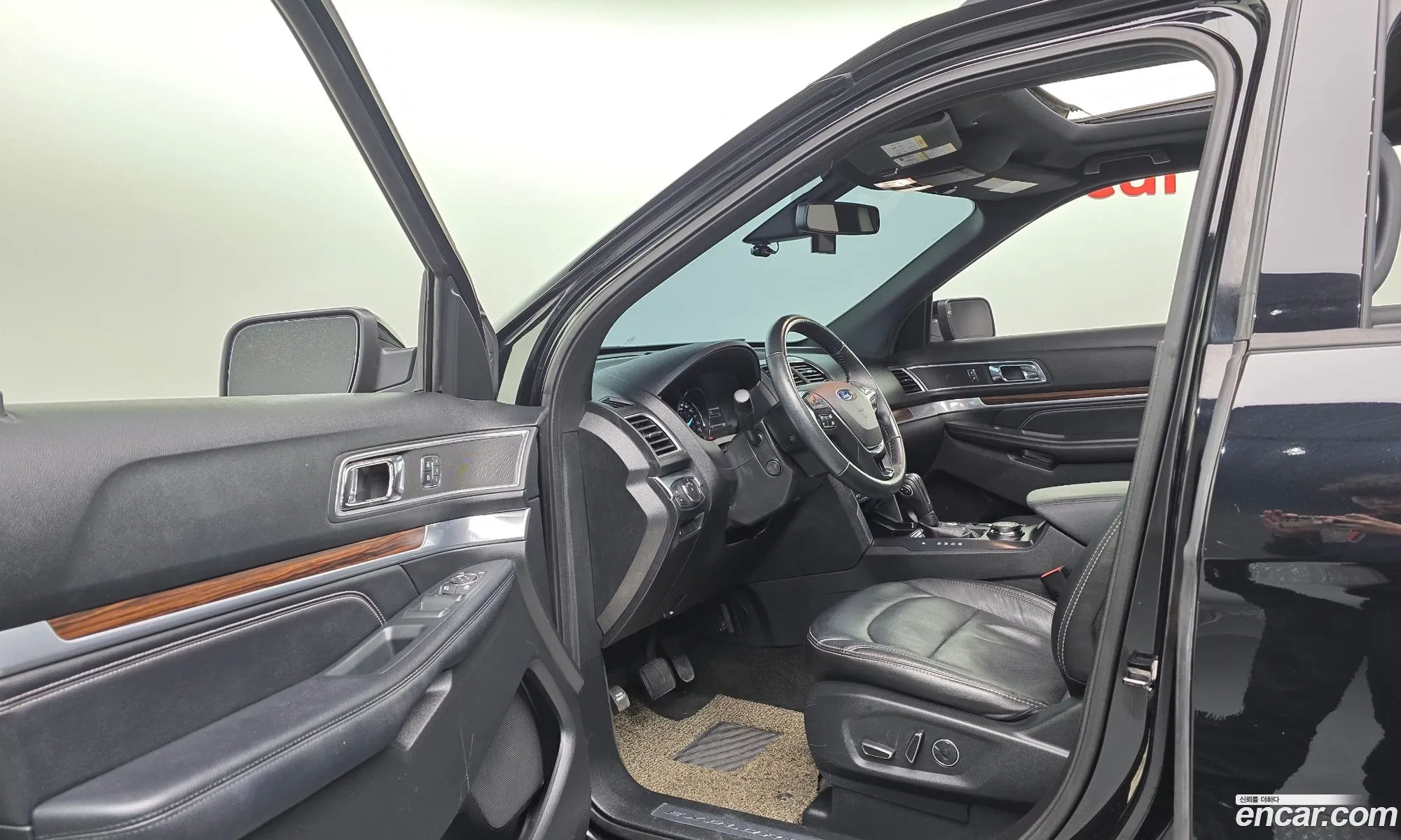 Ford Explorer 2018 1FM5K8FH6JGA09205 — 18