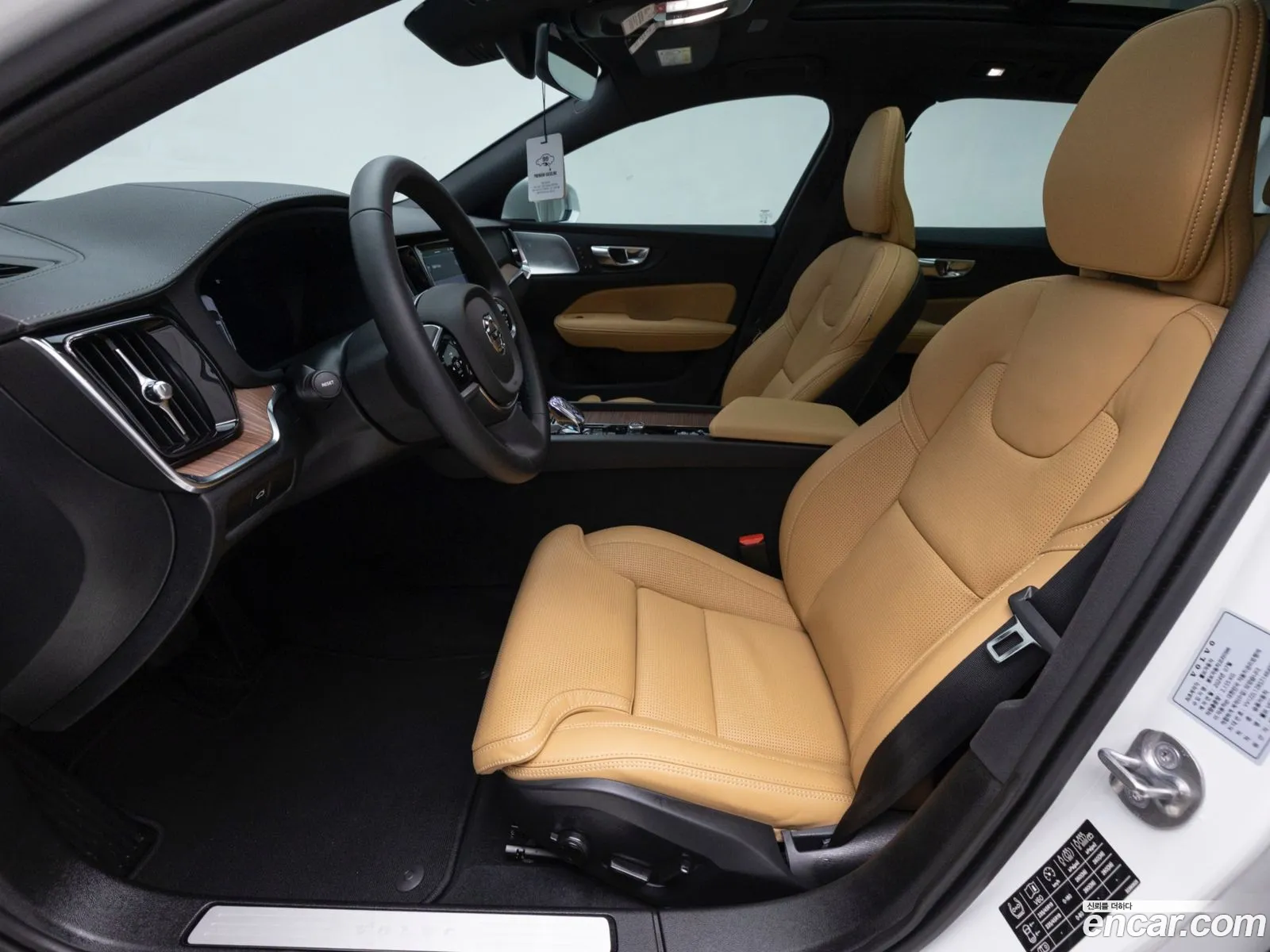 Volvo V60 Cross Country 2025 — 12