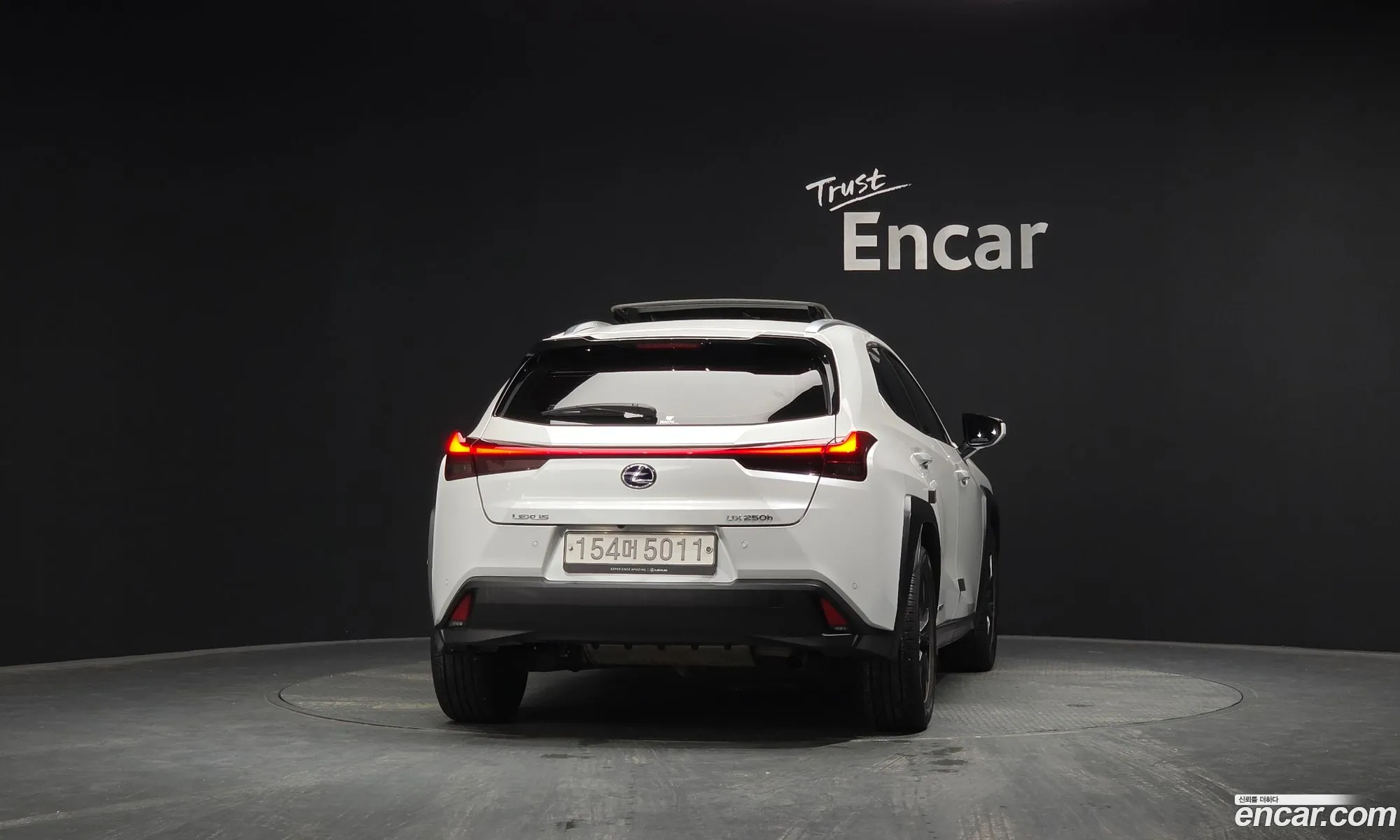 Lexus UX250h 2020 JTHP6JBH5L2060983 — 17