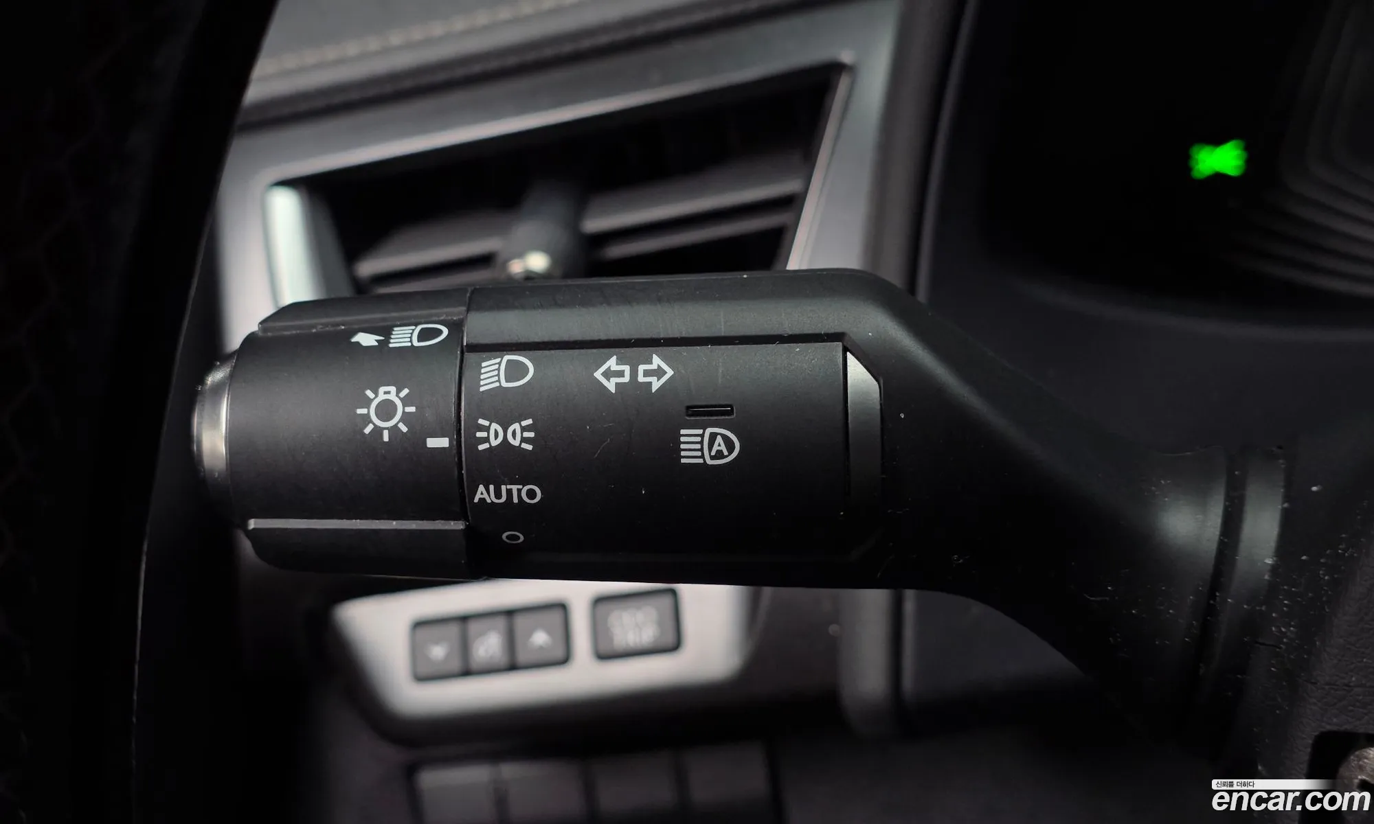 Lexus UX250h 2020 JTHP6JBH5L2060983 — 13