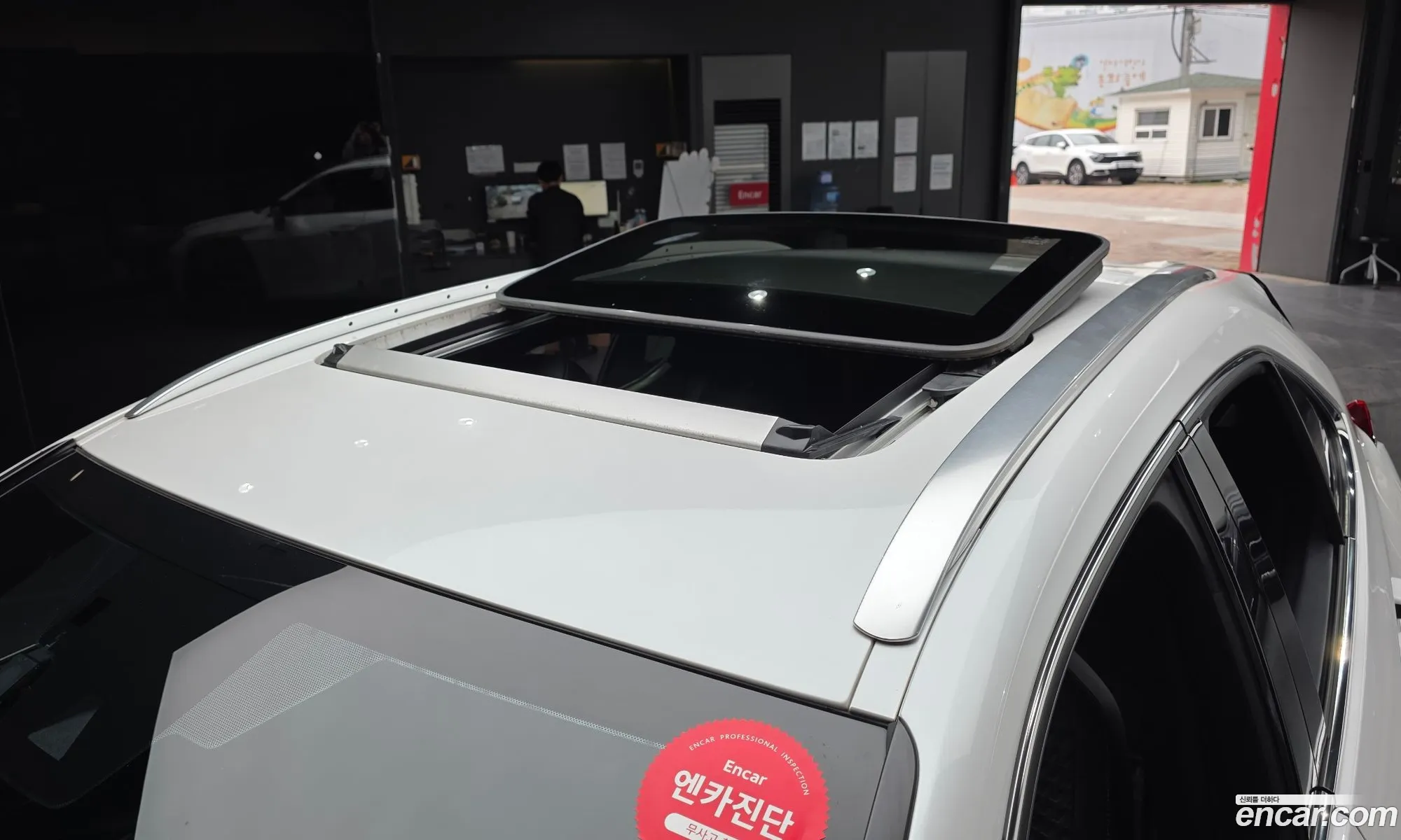 Lexus UX250h 2020 JTHP6JBH5L2060983 — 14