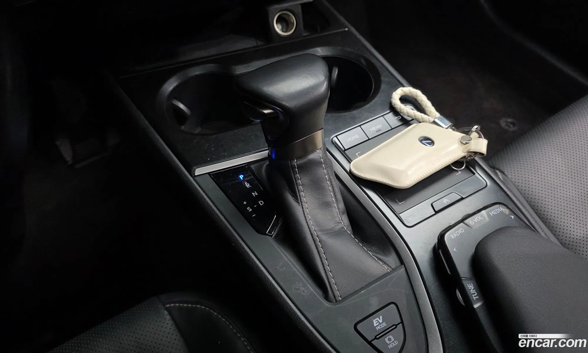 Lexus UX250h 2020 JTHP6JBH5L2060983 — 16