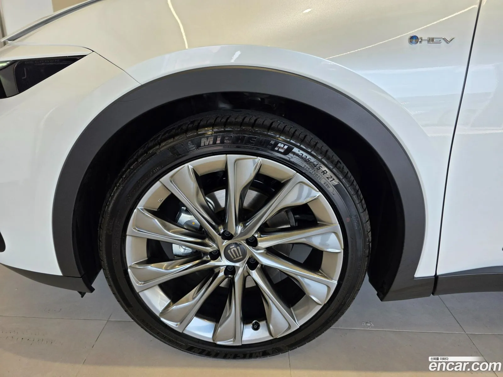 Toyota Crown Crossover 2025 — 2