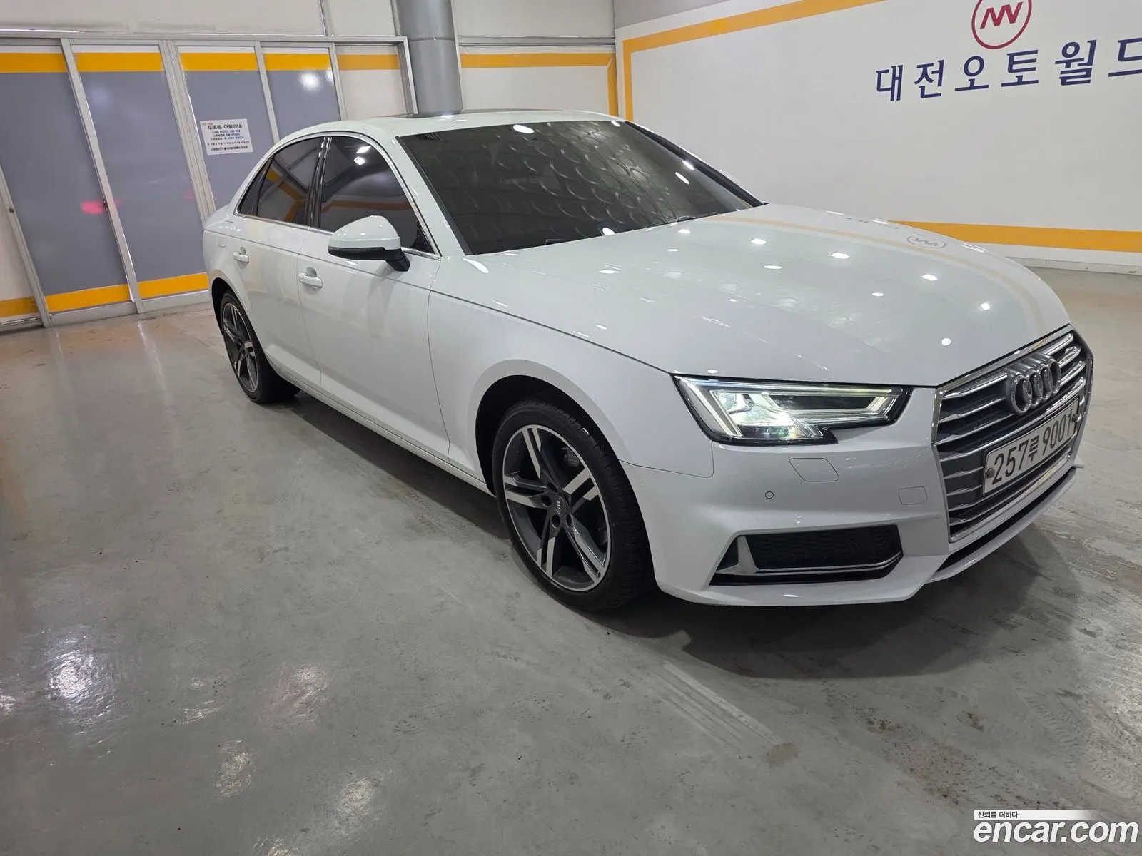 Audi A4 2019 — 2