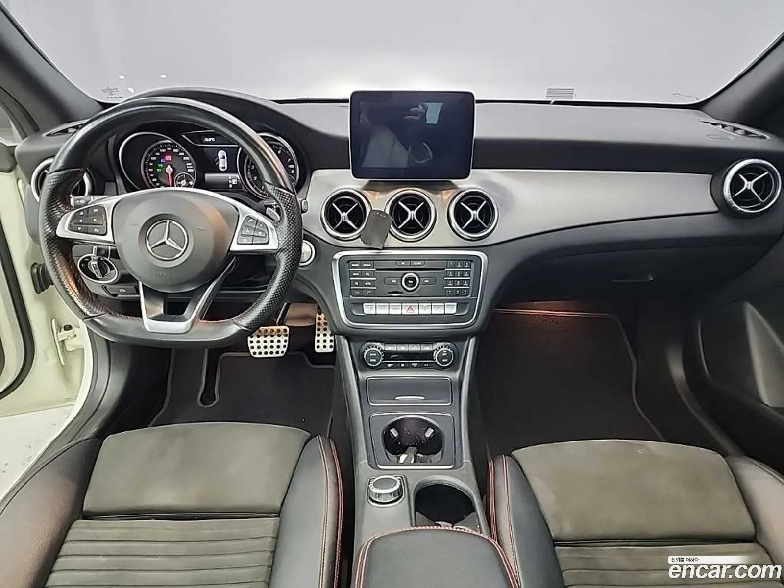 Mercedes-Benz CLA-Class C117 2017 — 19