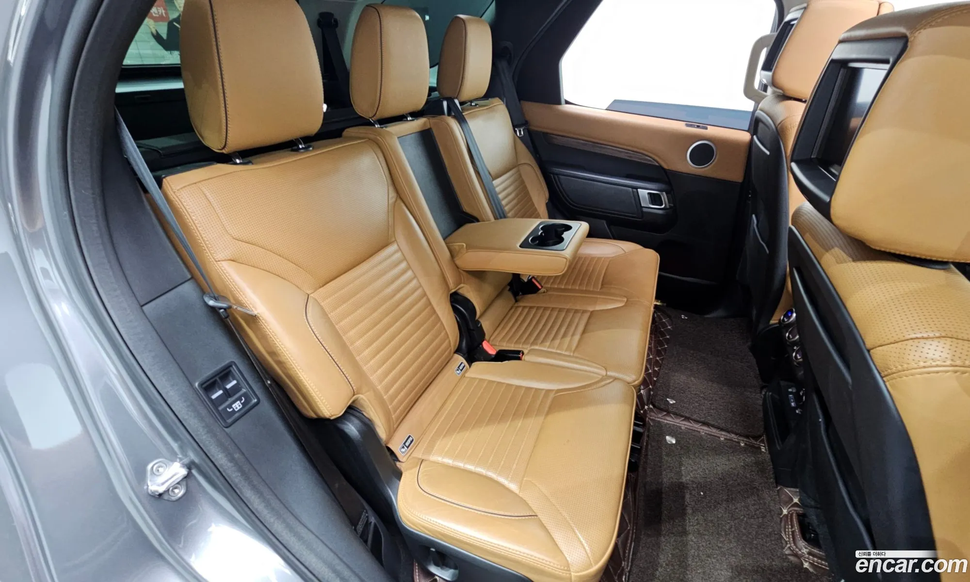 Land Rover Discovery 5 2017 SALRA2BK7HA036992 — 4