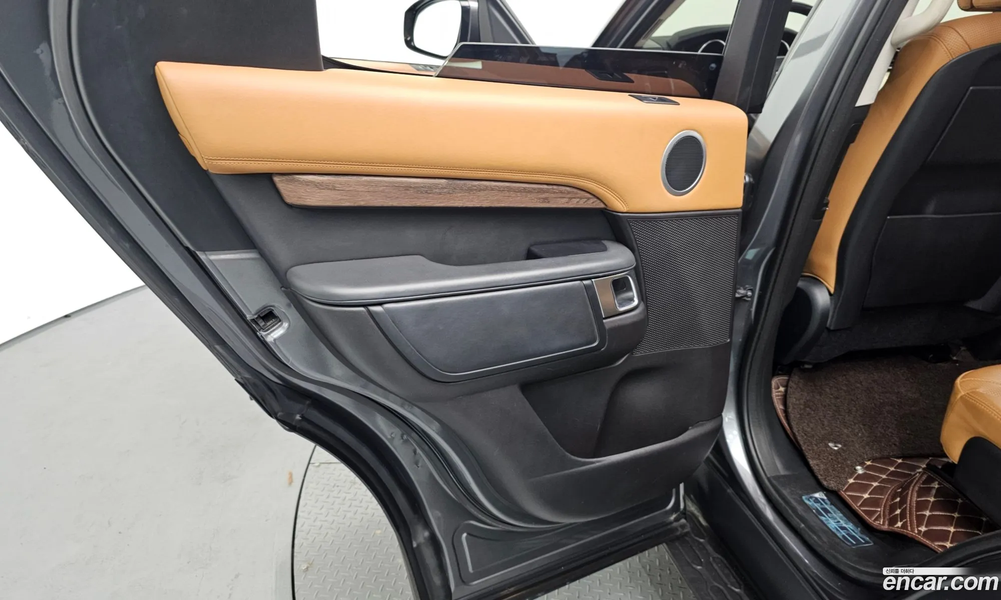 Land Rover Discovery 5 2017 SALRA2BK7HA036992 — 22