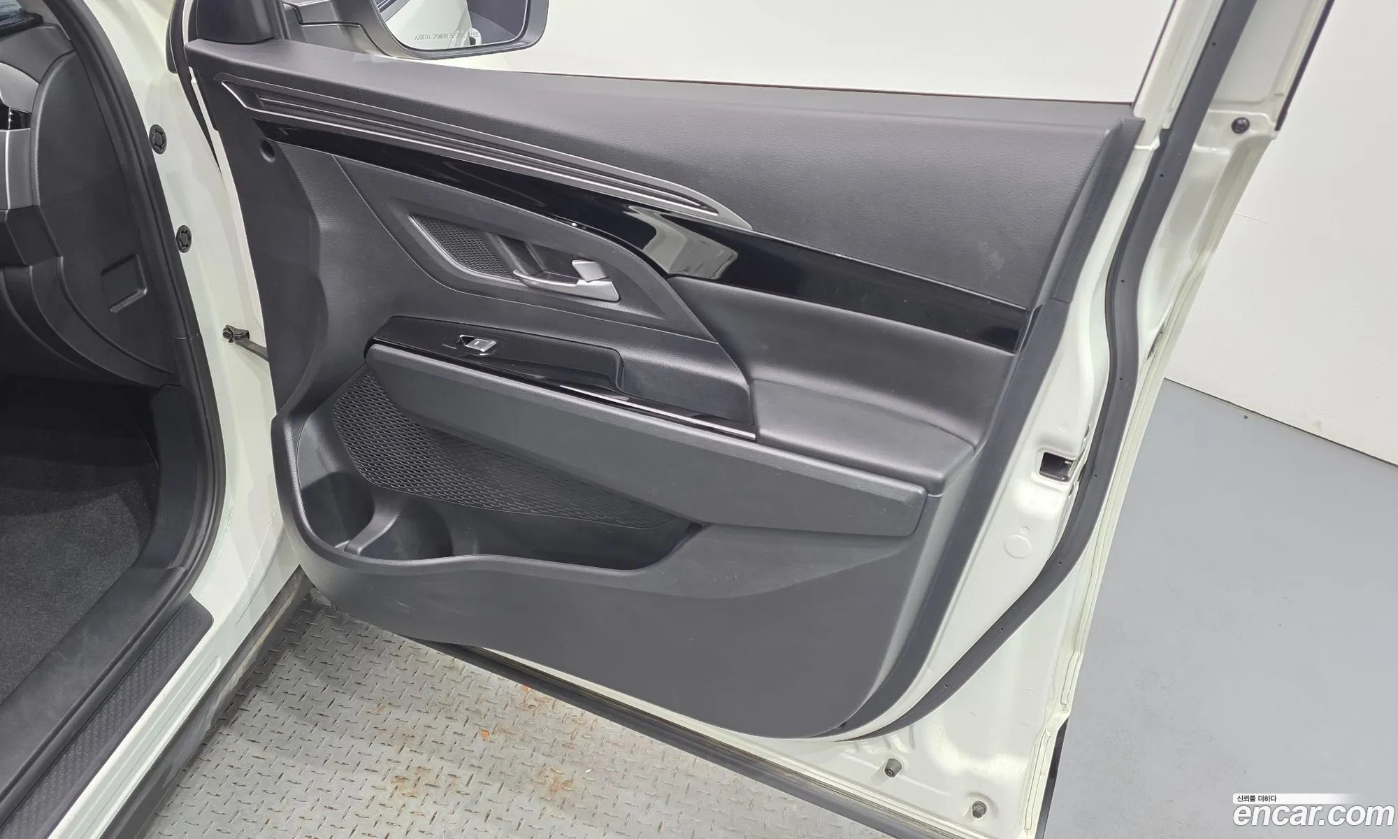 KG Mobility (SsangYong) Beautiful Korando 2021 — 12