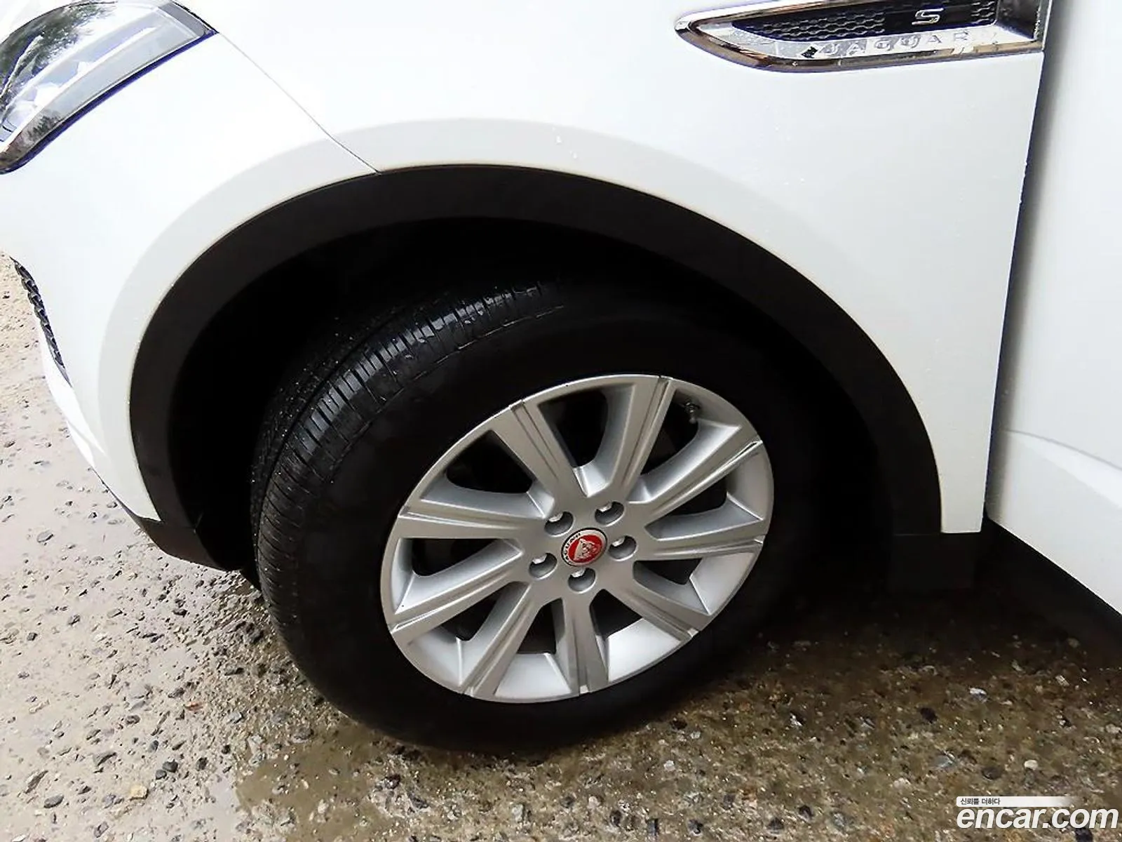 Jaguar E-Pace 2019 — 13