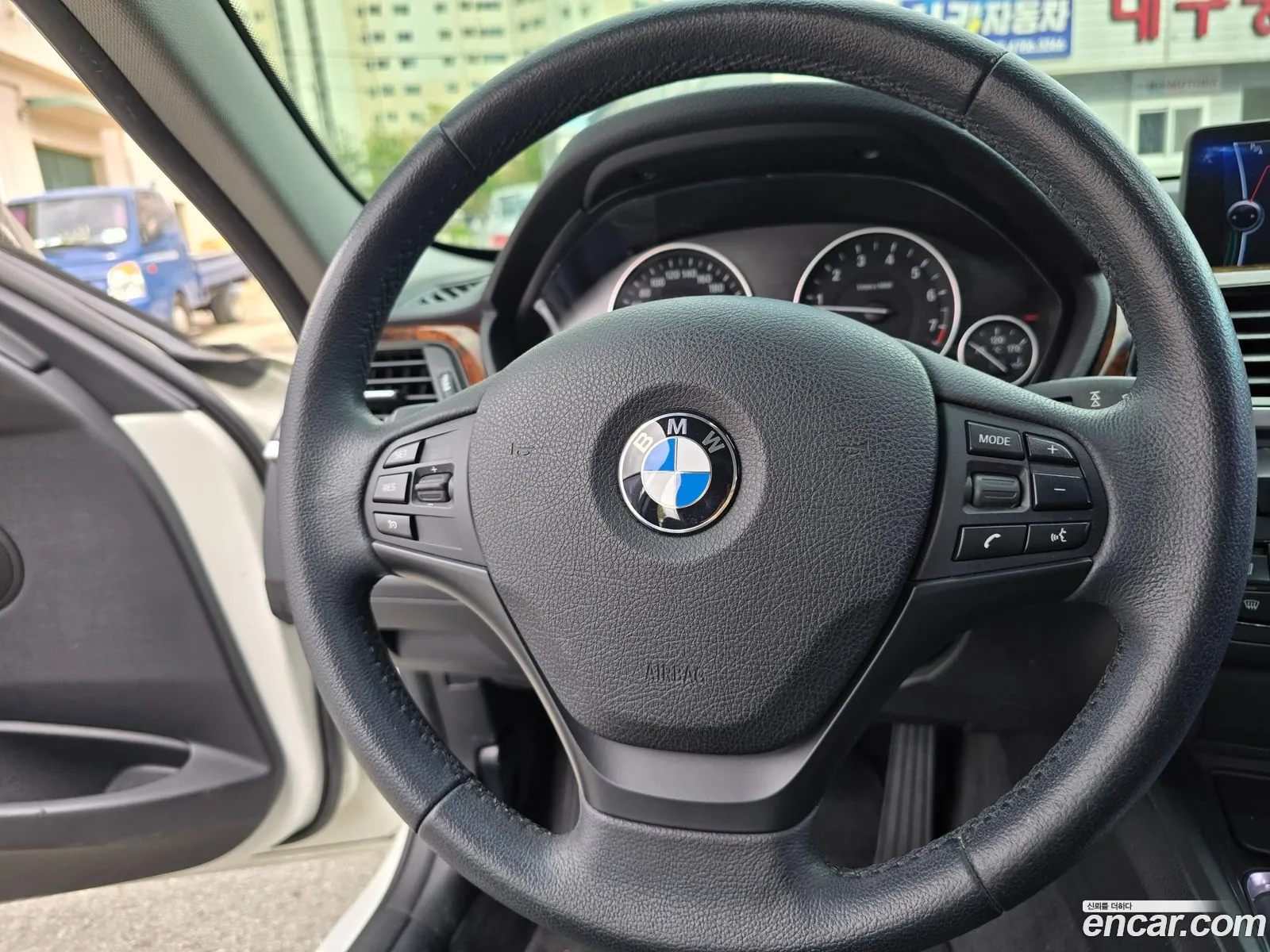 BMW 3 Series 2012 — 12