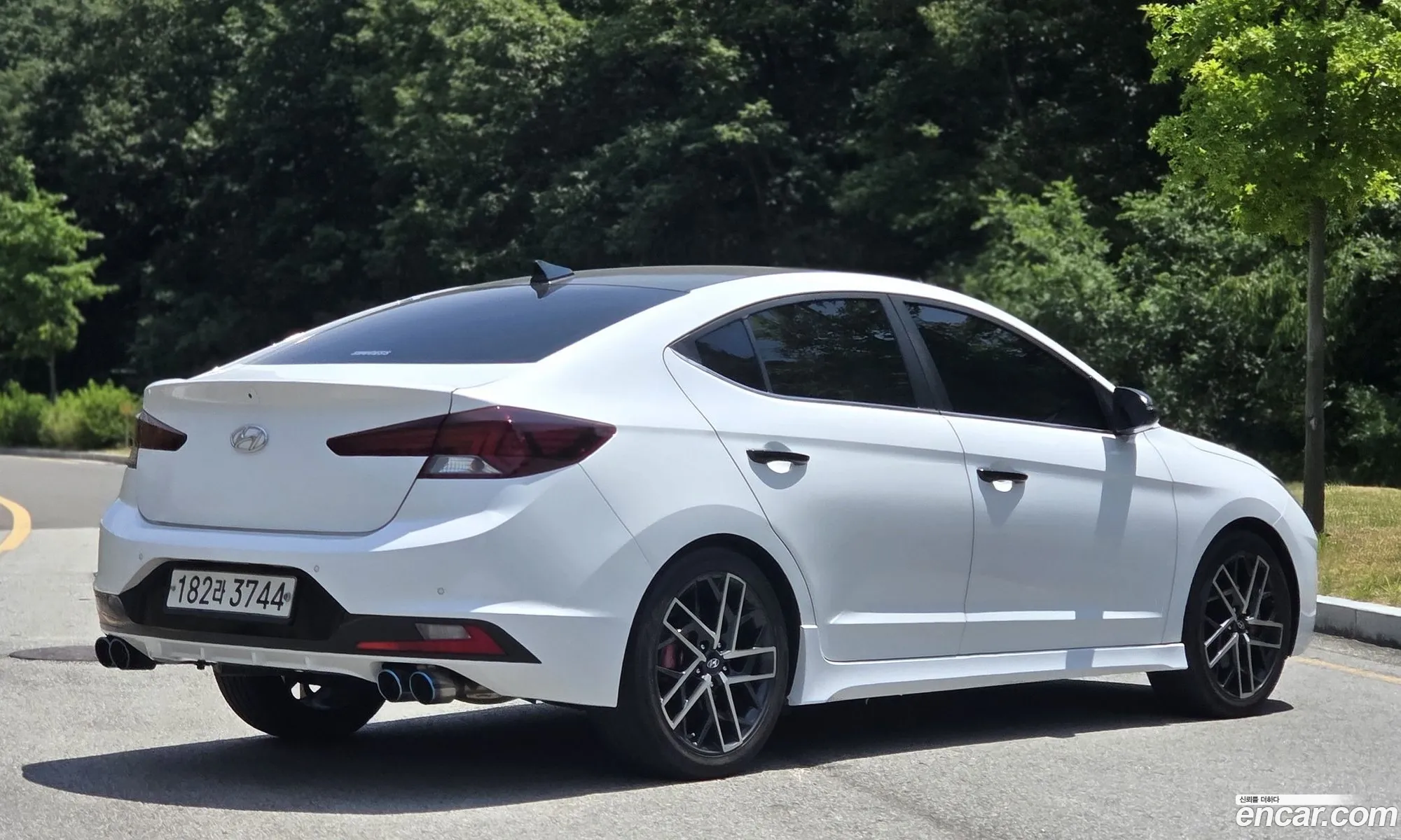 Hyundai Elantra AD 2019 — 12