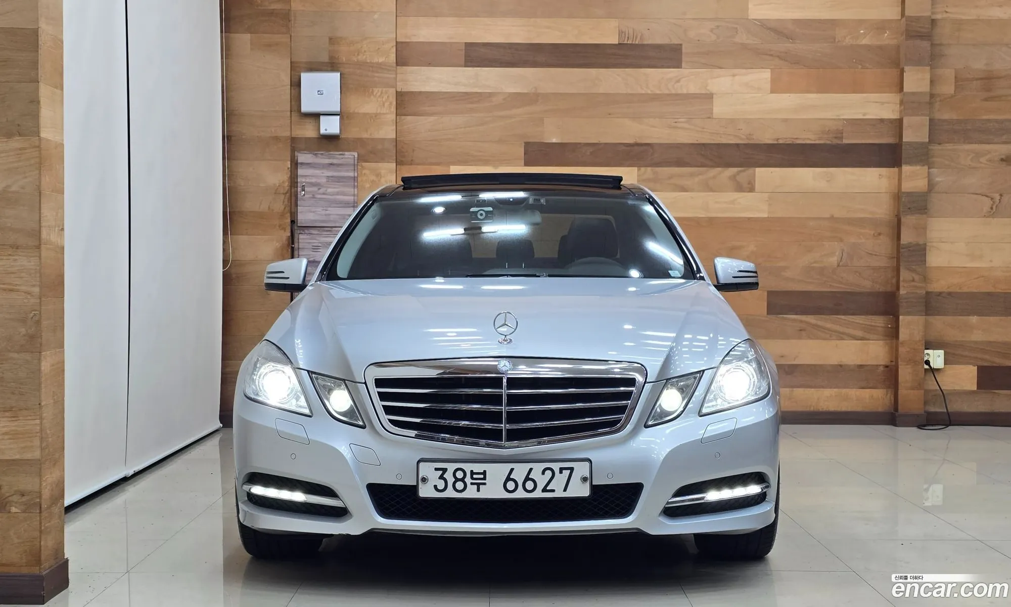 Mercedes-Benz E-Class W212 2010 — 16