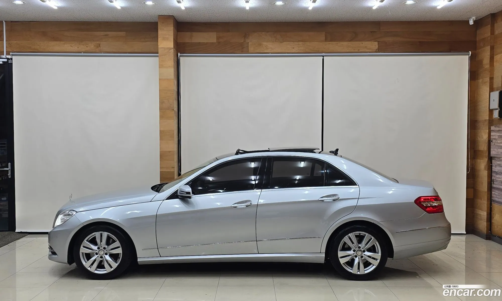 Mercedes-Benz E-Class W212 2010 — 15
