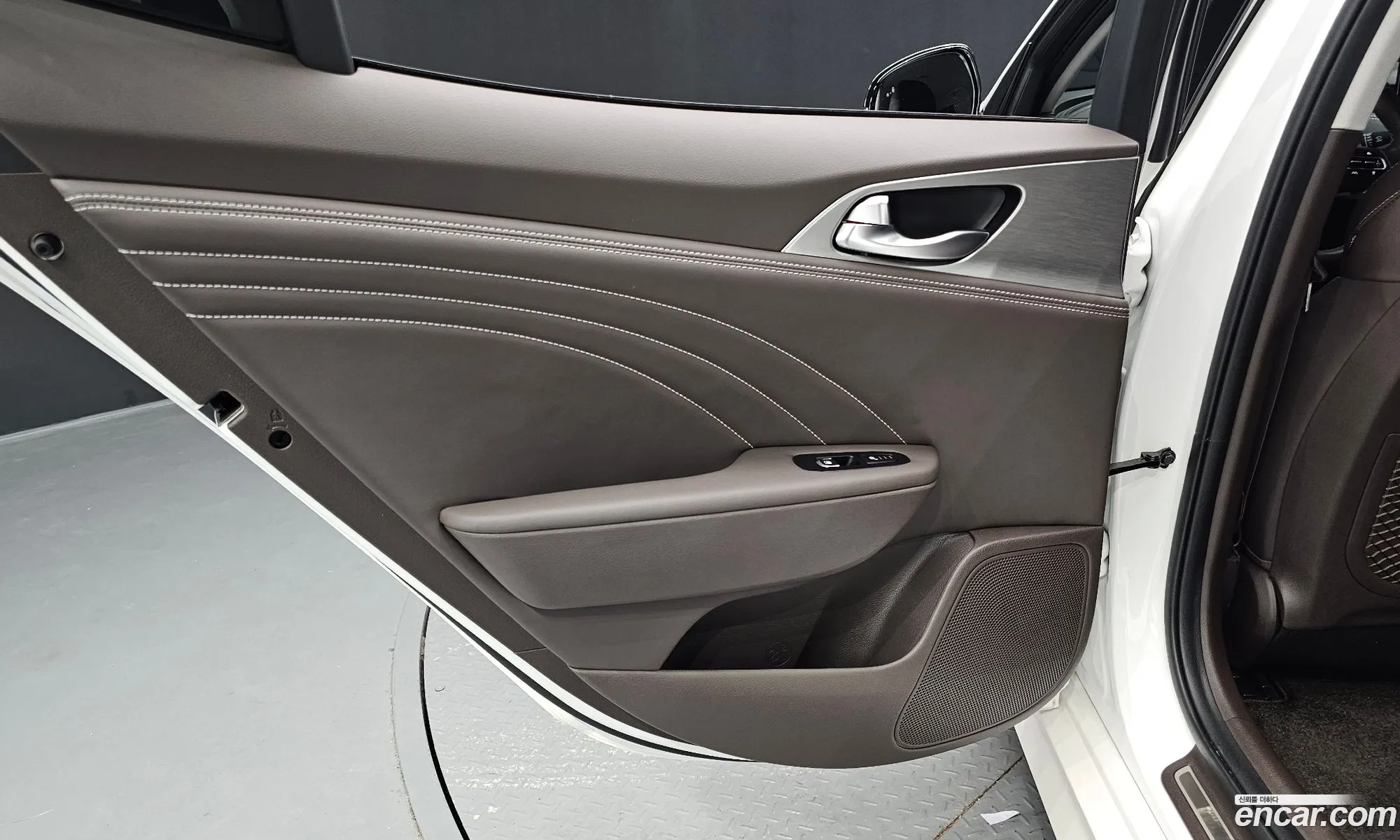Kia Stinger Meister 2023 — 10