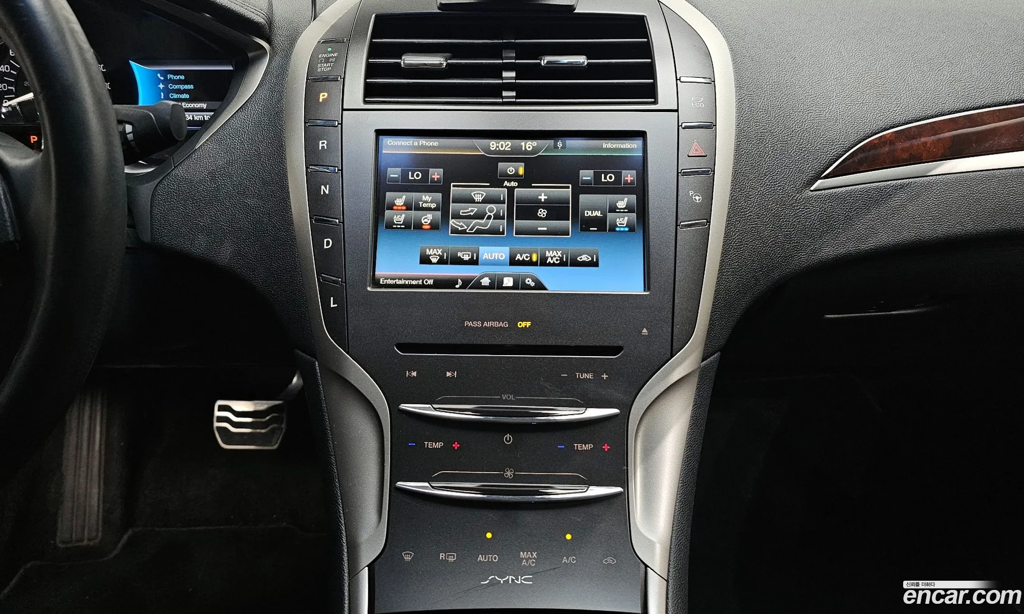 Lincoln MKZ 2016 3LN6L2LU9GR632867 — 14