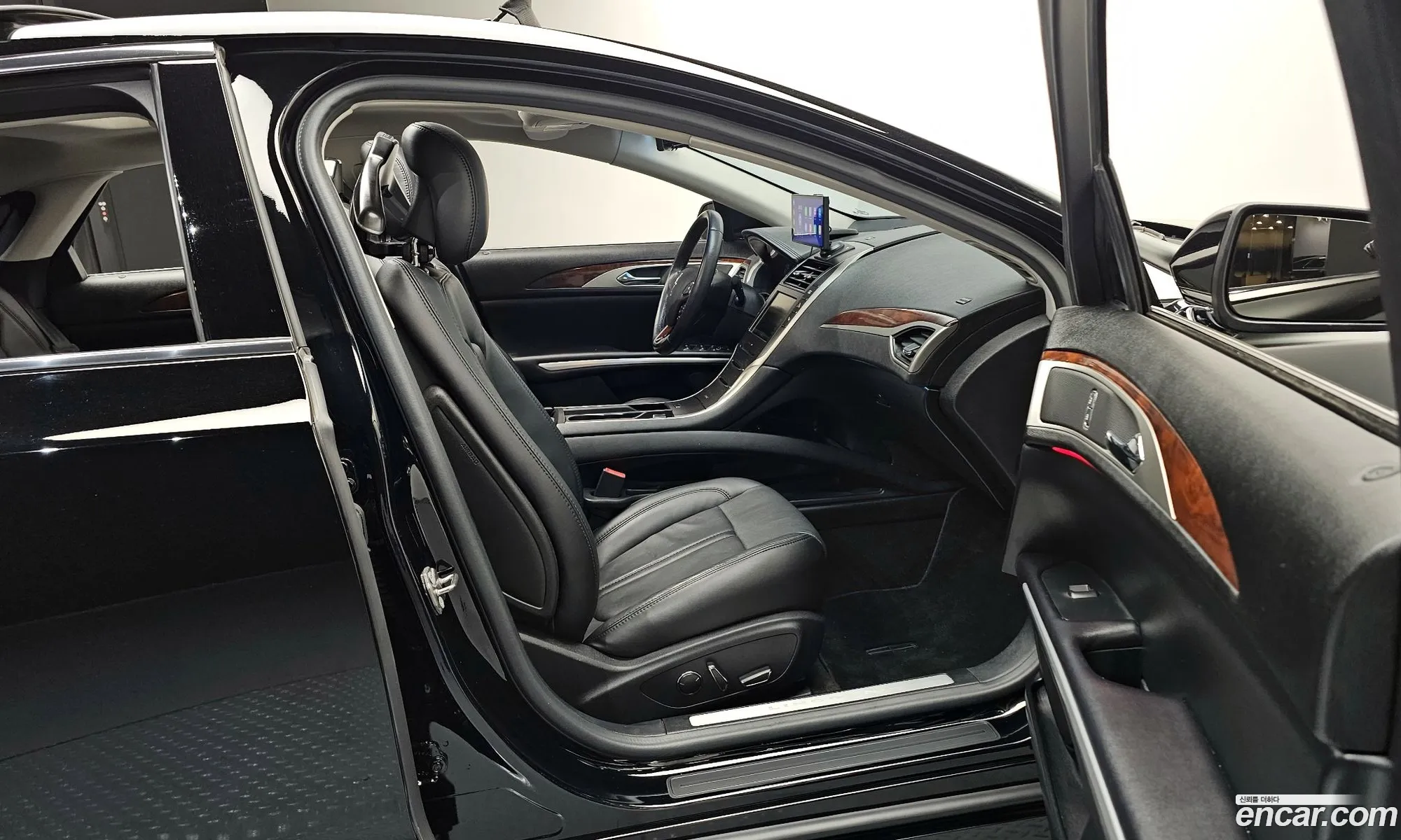 Lincoln MKZ 2016 3LN6L2LU9GR632867 — 13