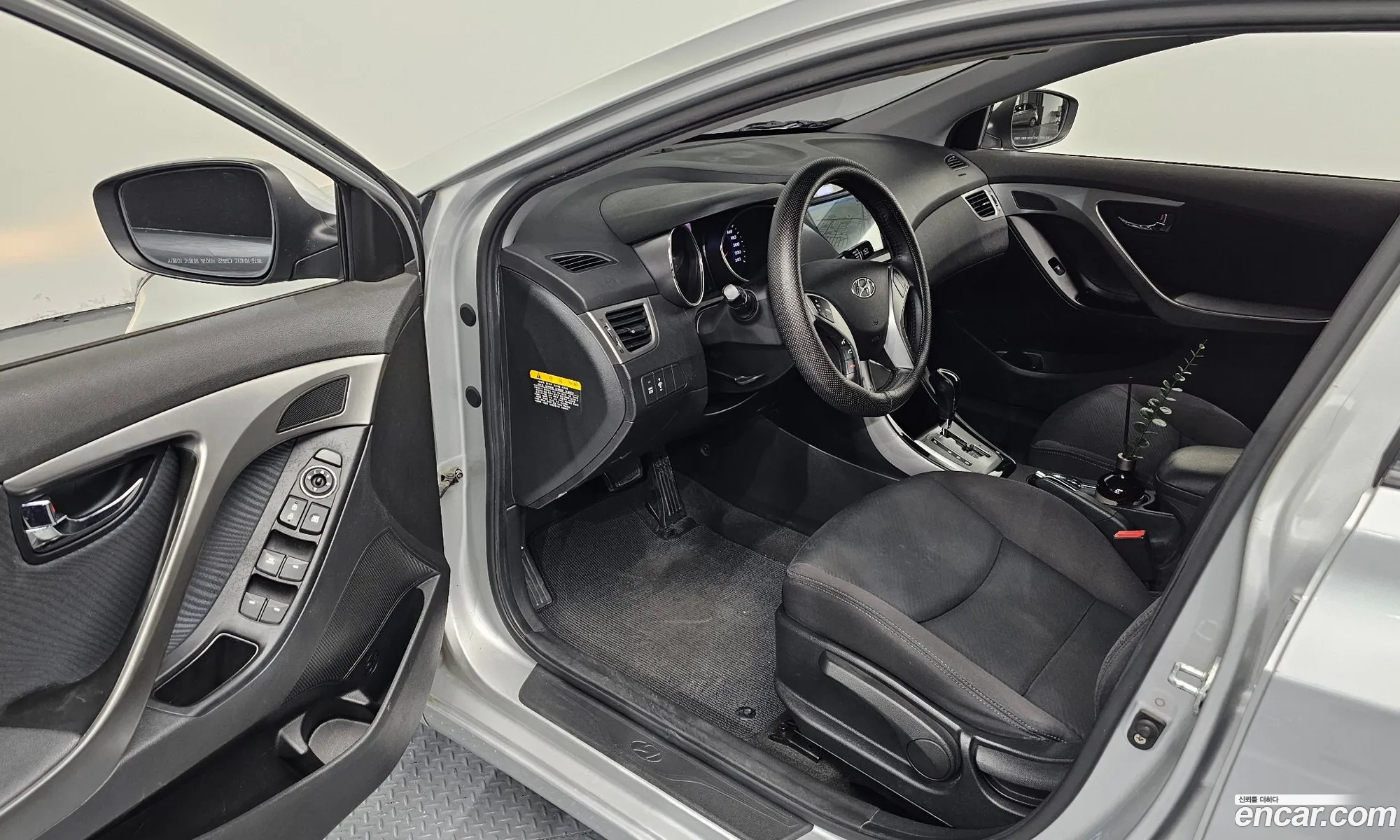 Hyundai Elantra MD 2011 — 23