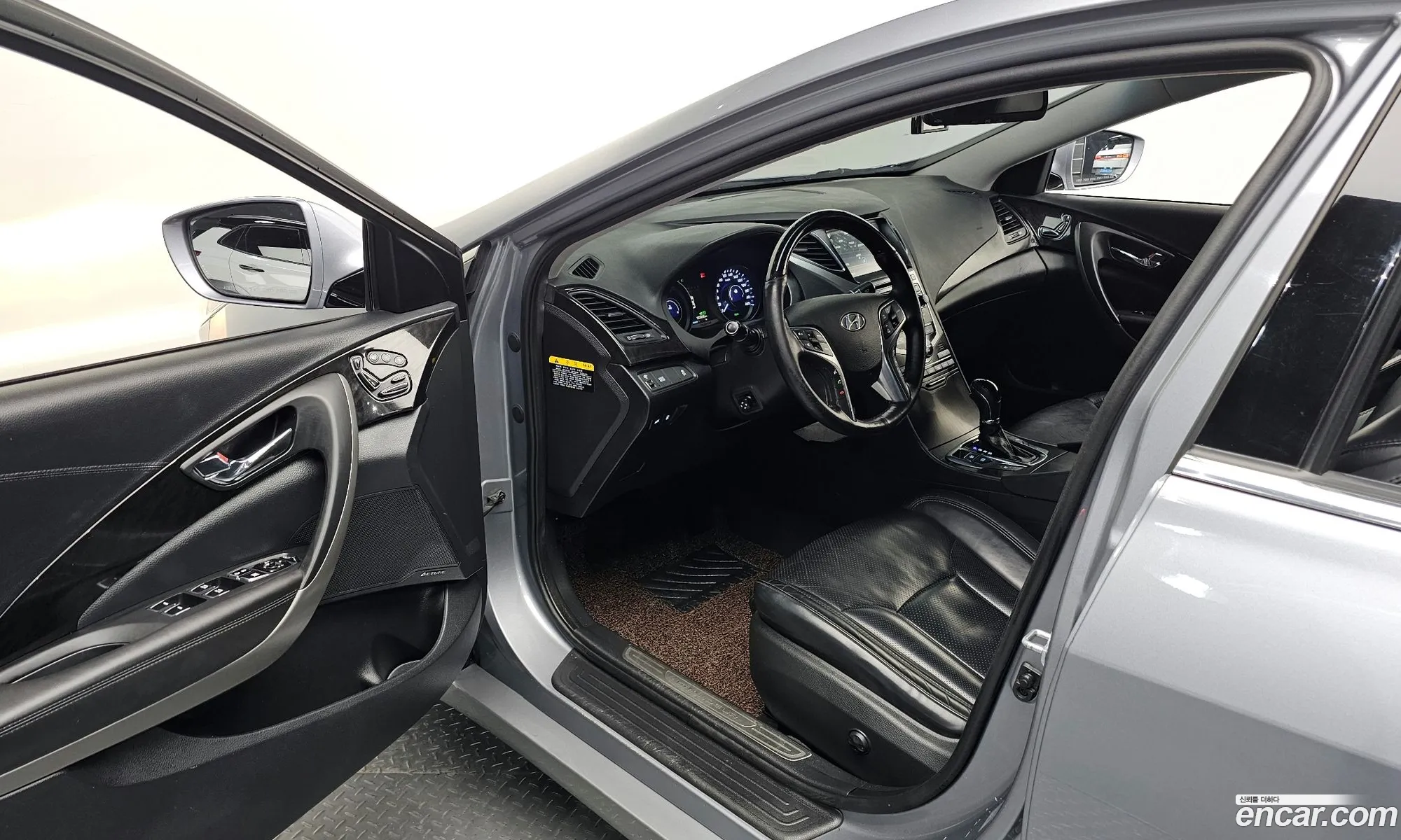 Hyundai Grandeur HG Hybrid 2016 — 15