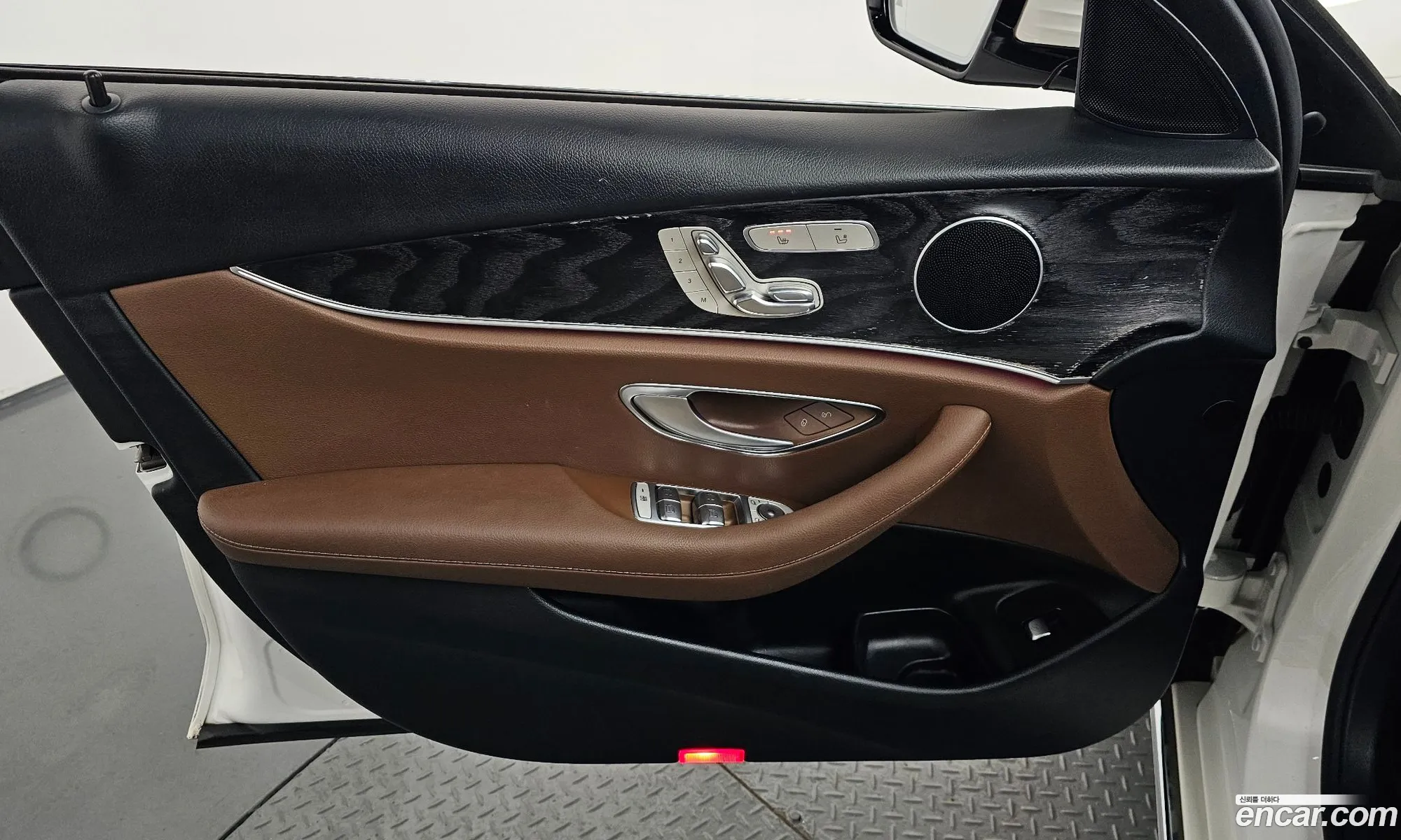 Mercedes-Benz E-Class W213 2017 WDDZF4CB9HA274089 — 28