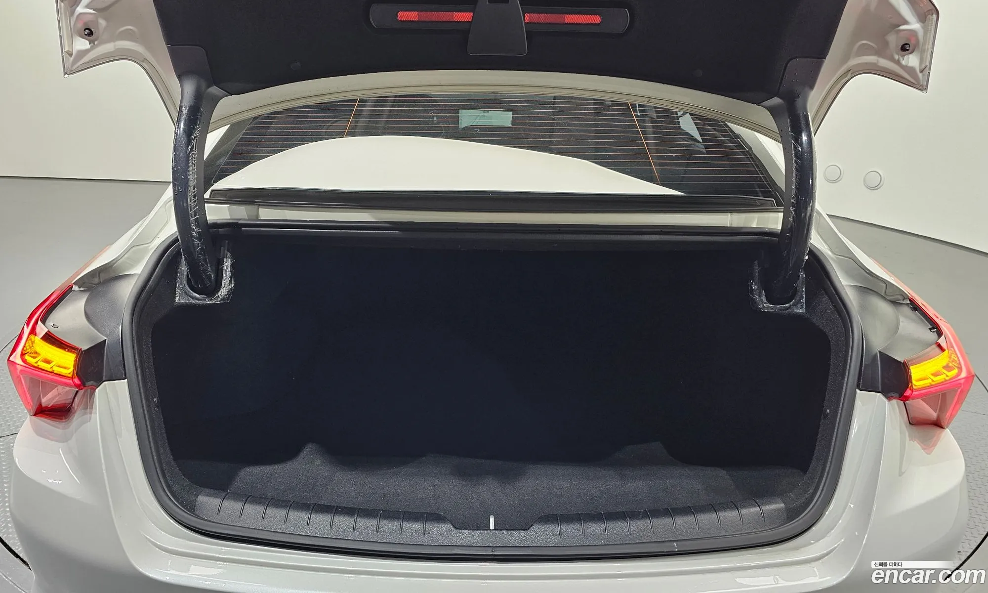Kia K8 Hybrid 2022 — 9