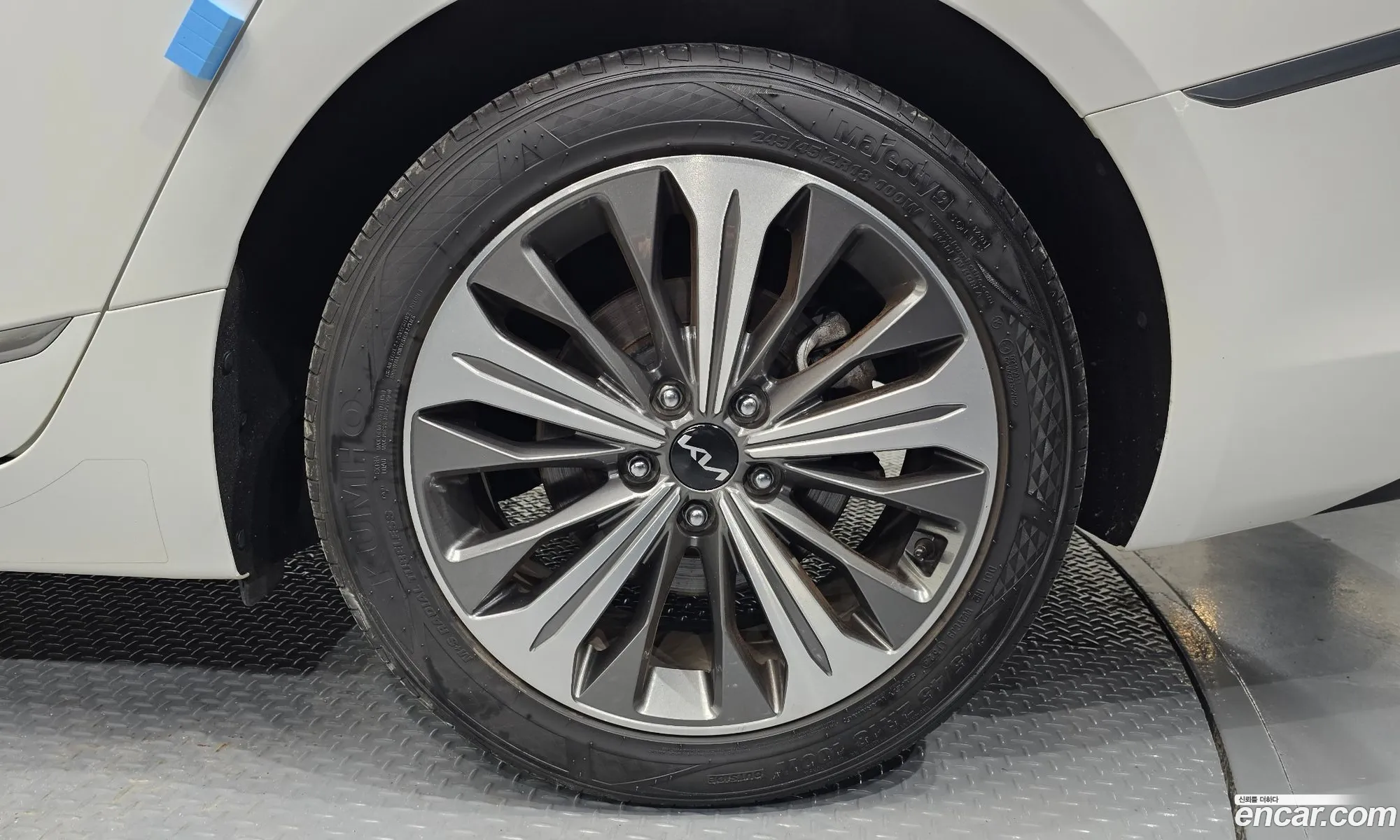 Kia K8 Hybrid 2022 — 17