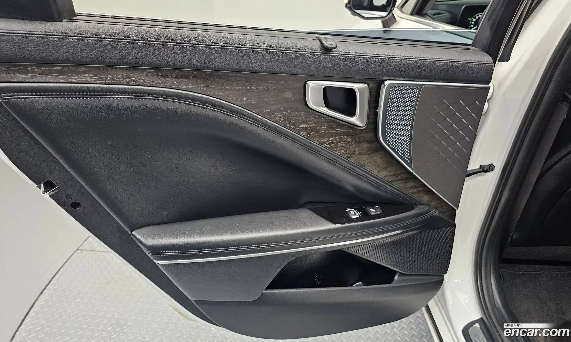 Kia K8 Hybrid 2022 — 7