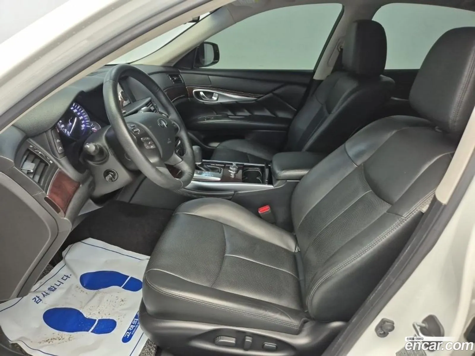 Infiniti Q70 2016 — 19
