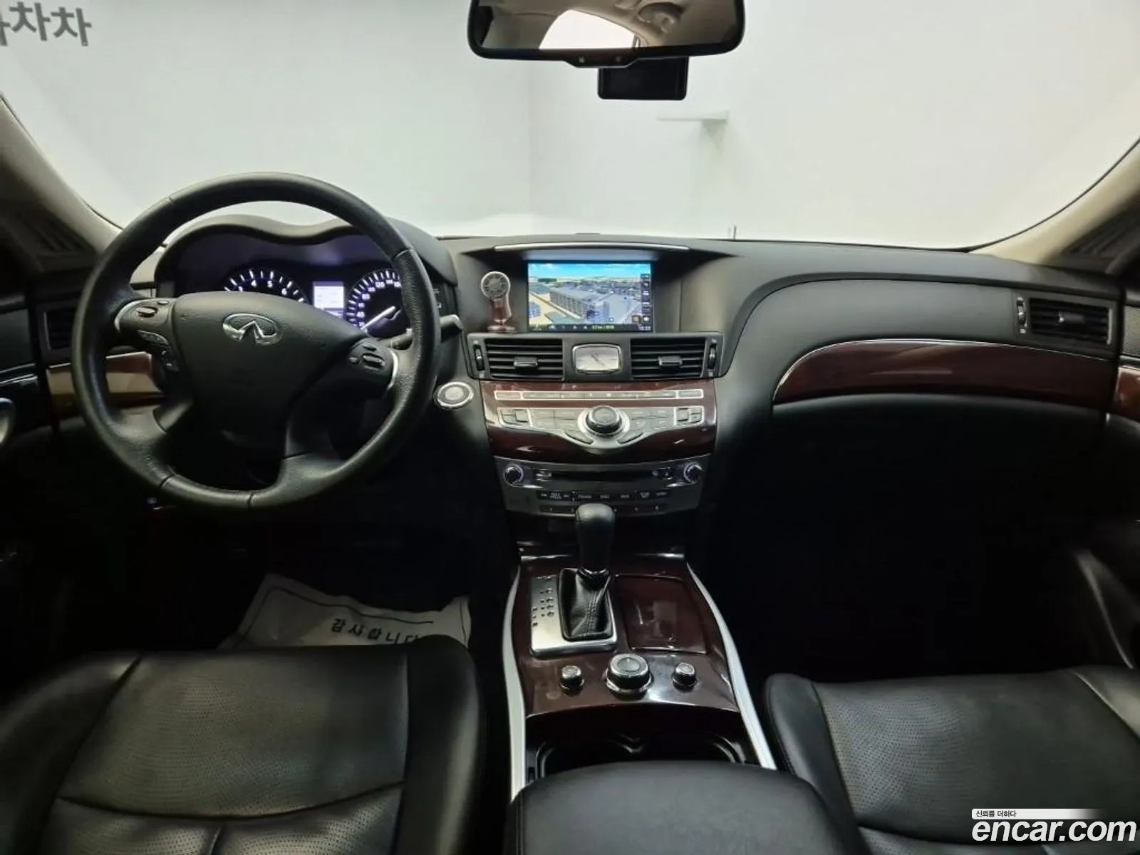 Infiniti Q70 2016 — 13