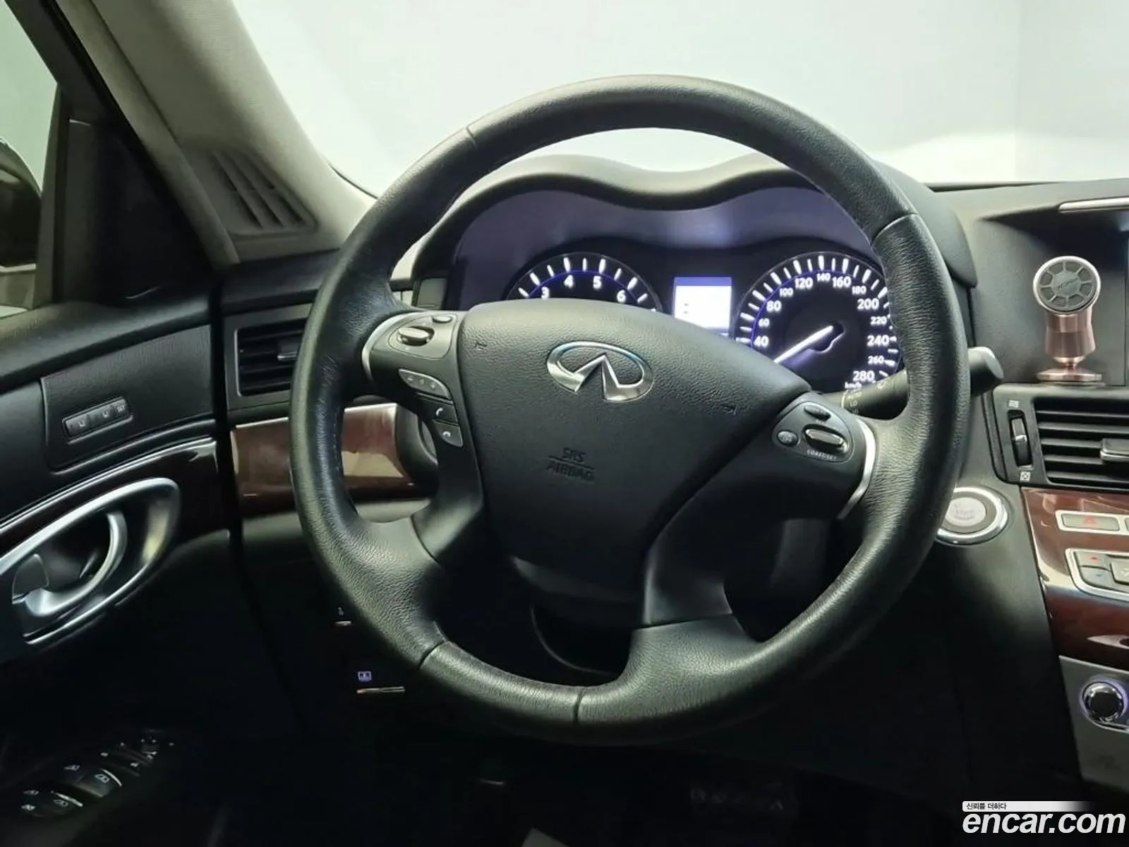 Infiniti Q70 2016 — 16