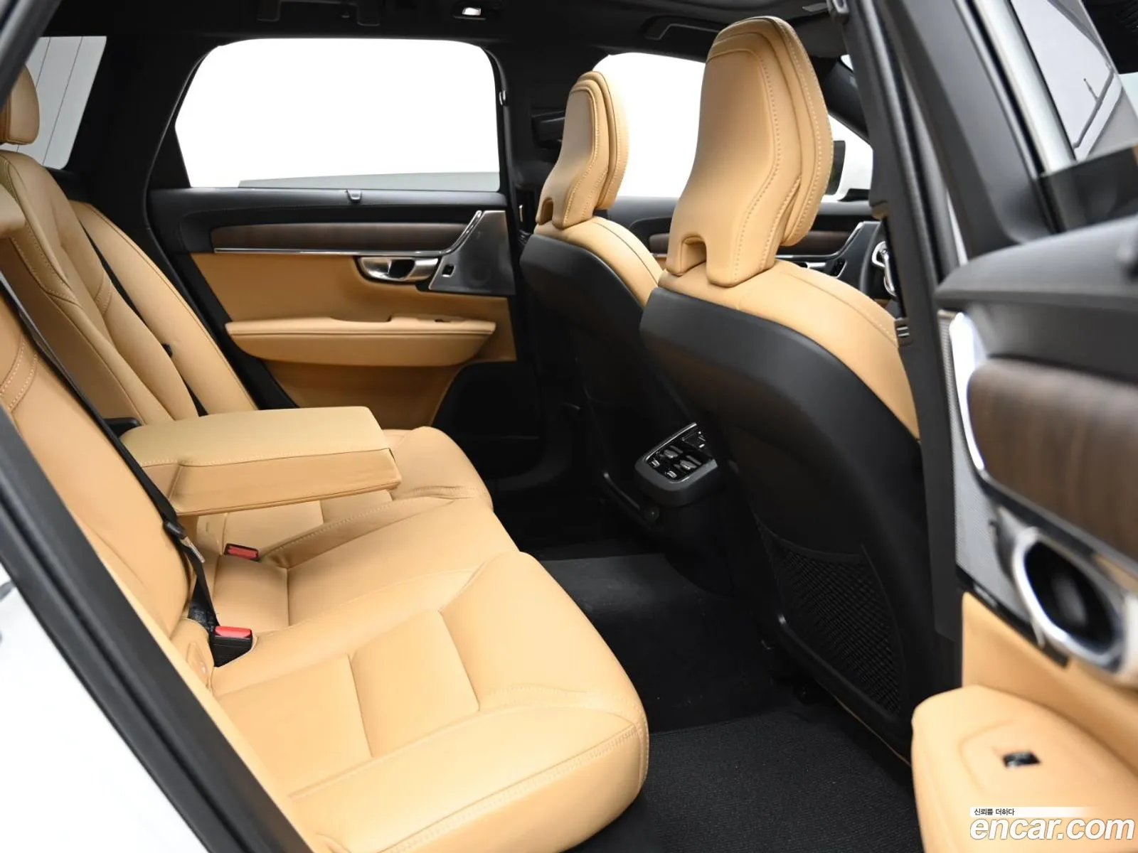 Volvo V90 Cross Country 2024 — 18