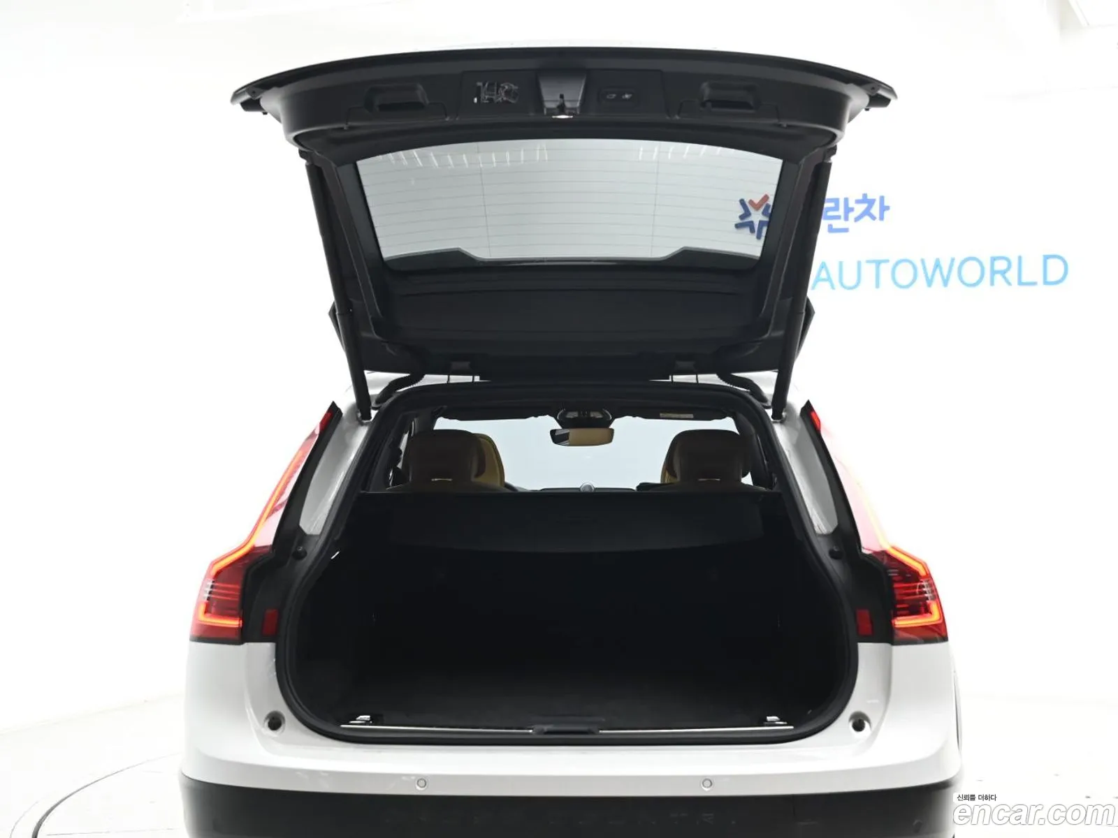 Volvo V90 Cross Country 2024 — 20