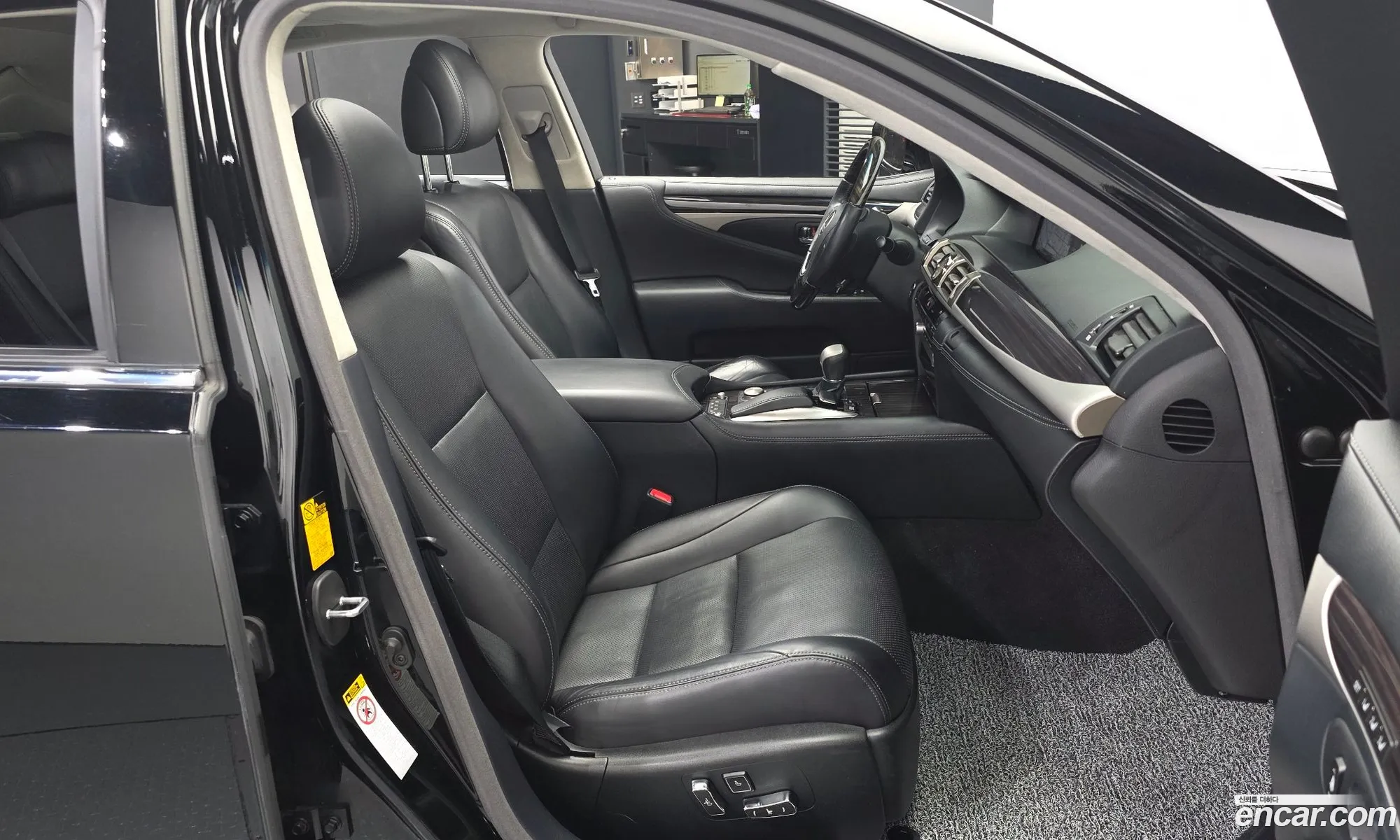 Lexus LS460 2014 — 11