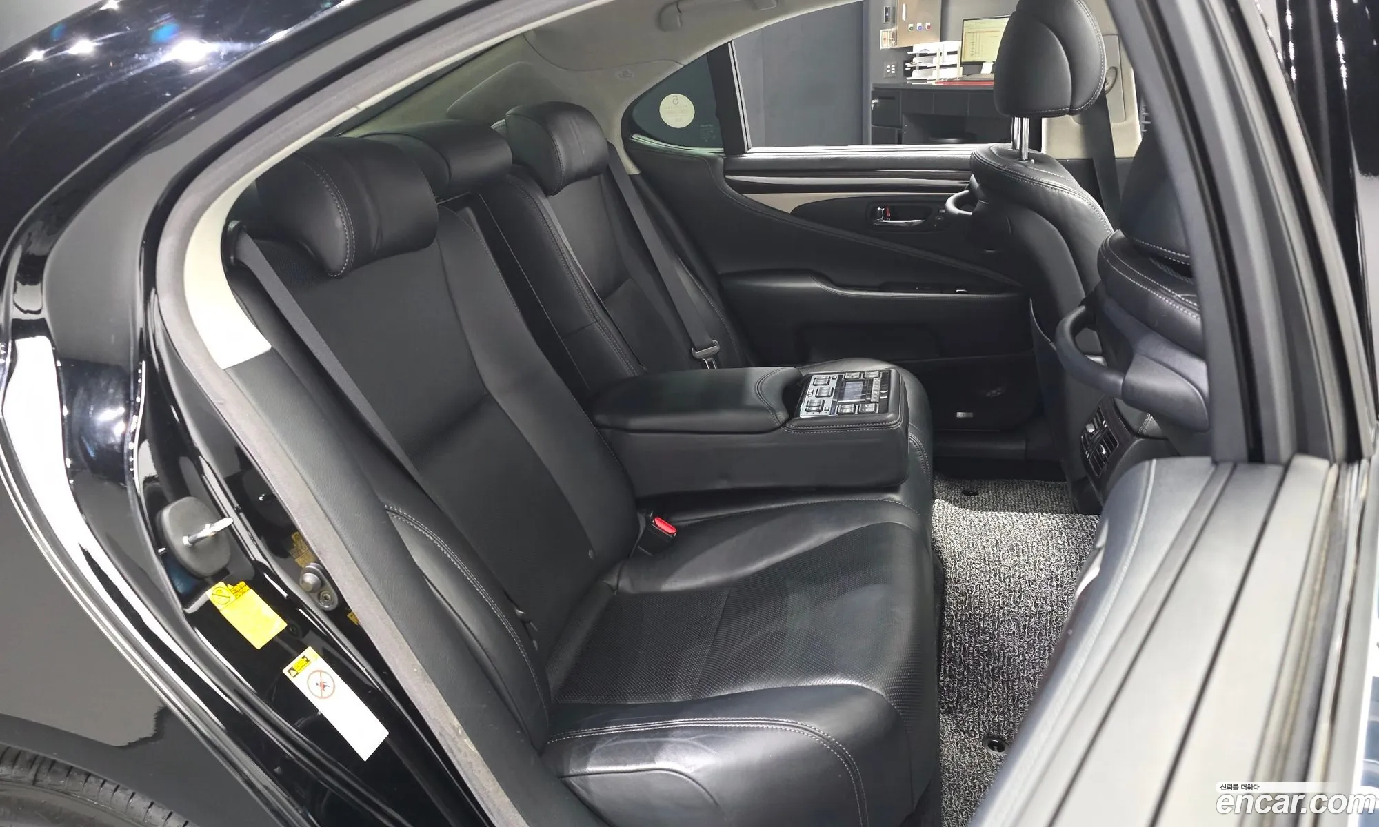 Lexus LS460 2014 — 2