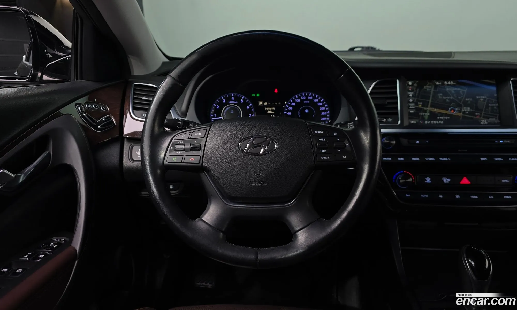 Hyundai Aslan 2015 — 18