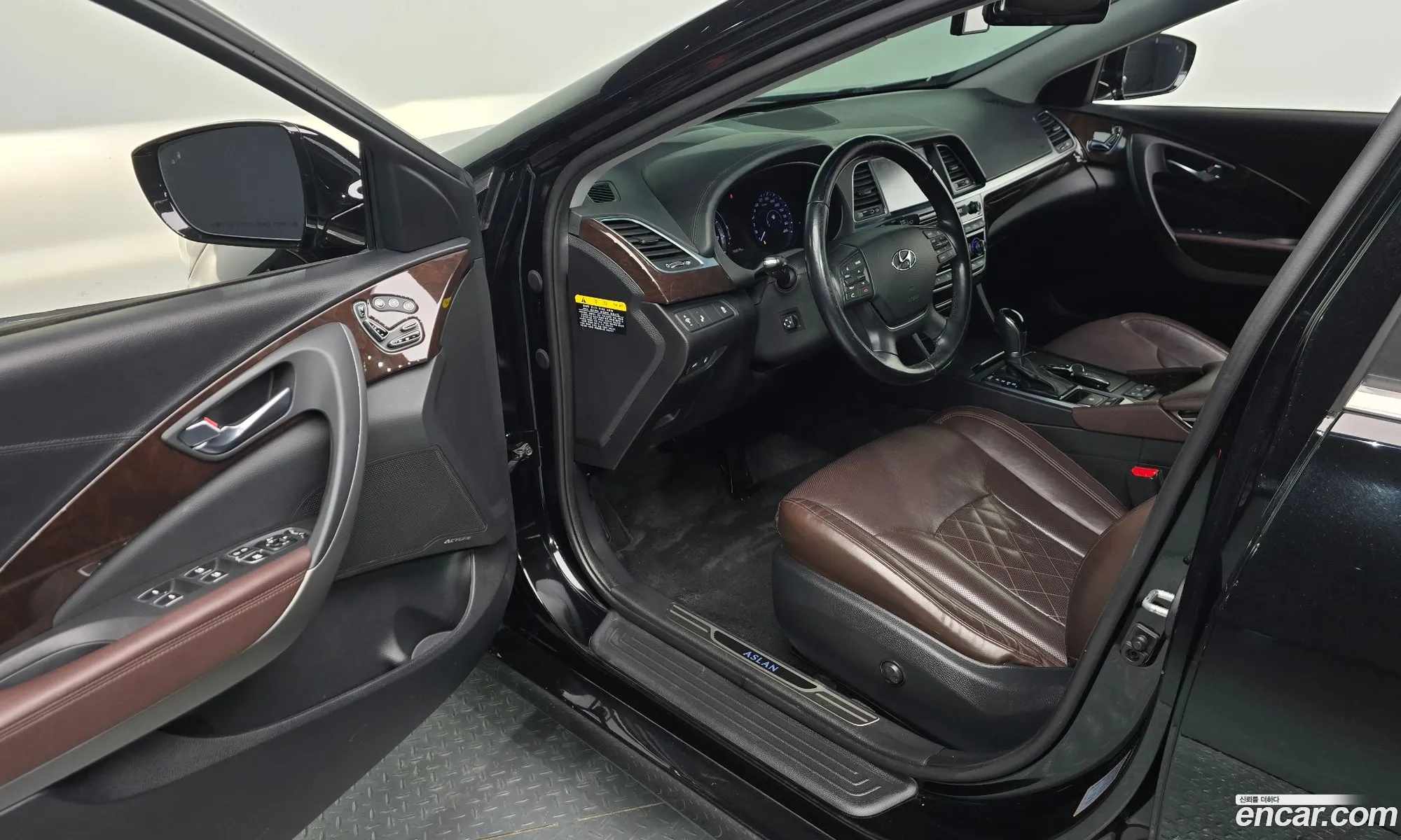 Hyundai Aslan 2015 — 16