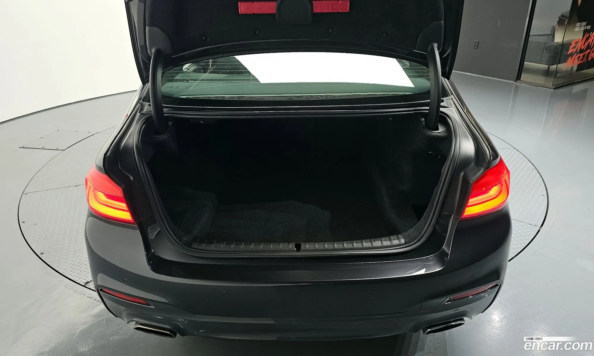 BMW 5 Series 2018 WBAJD3108JB255197 — 29