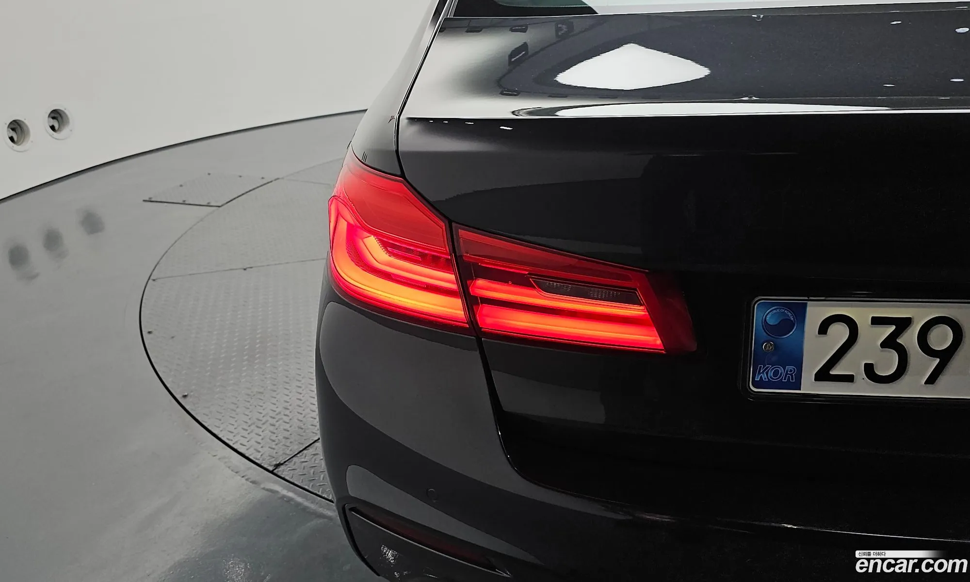 BMW 5 Series 2018 WBAJD3108JB255197 — 24