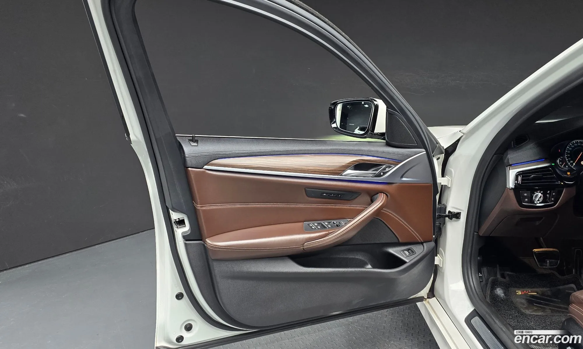 BMW 5 Series 2017 WBAJD3103JG970147 — 18