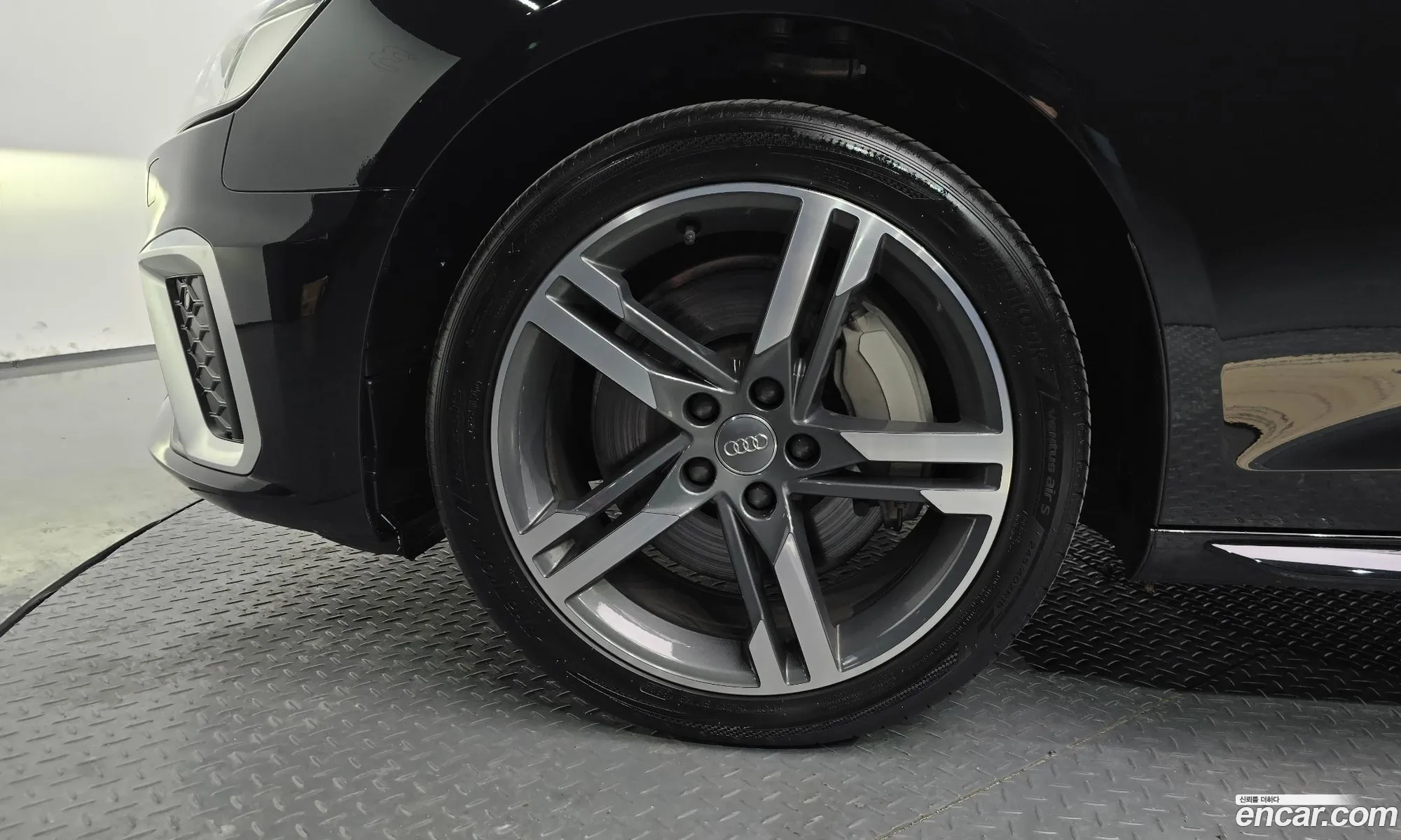 Audi A4 2021 WAUZZZF43MN006358 — 2