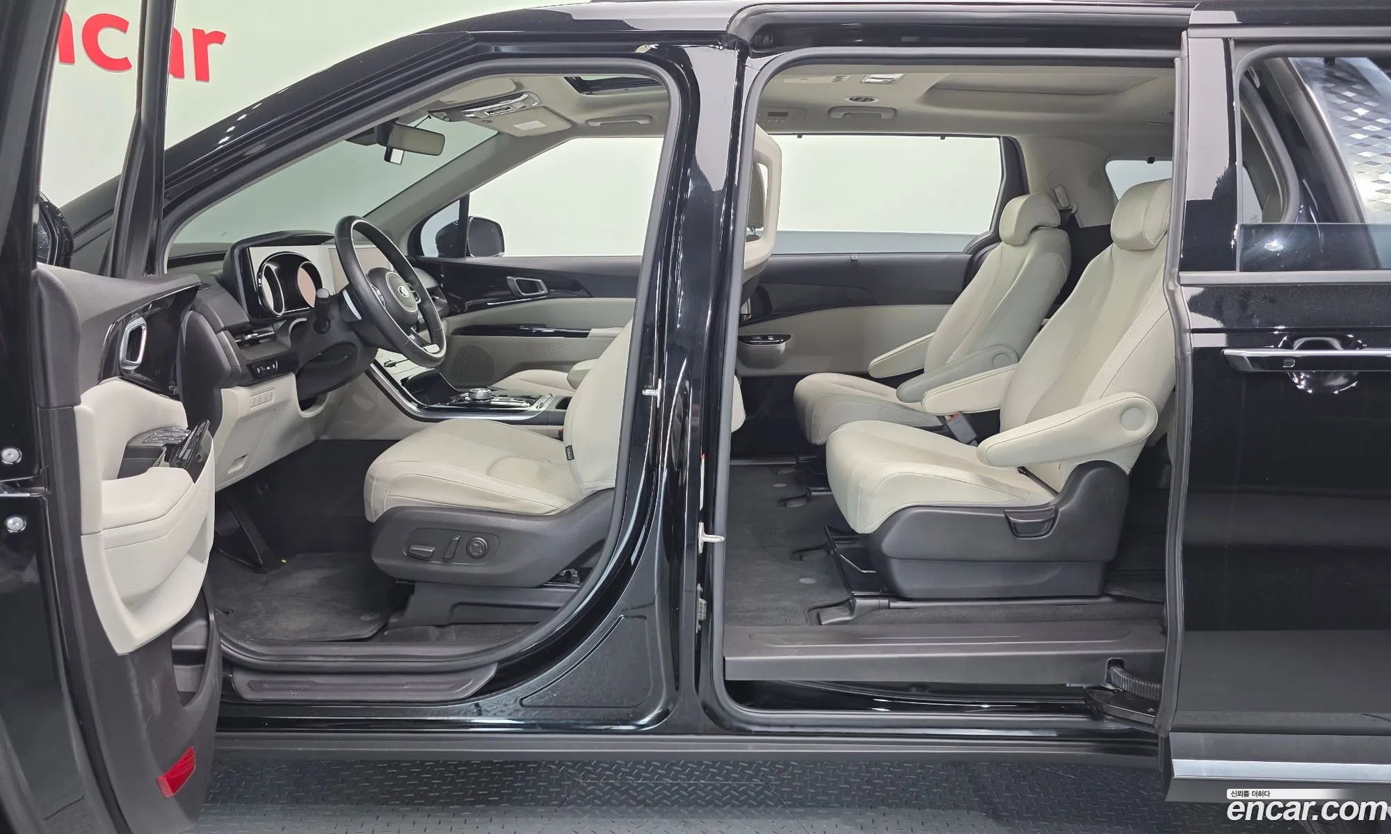 Kia Carnival 2021 — 17